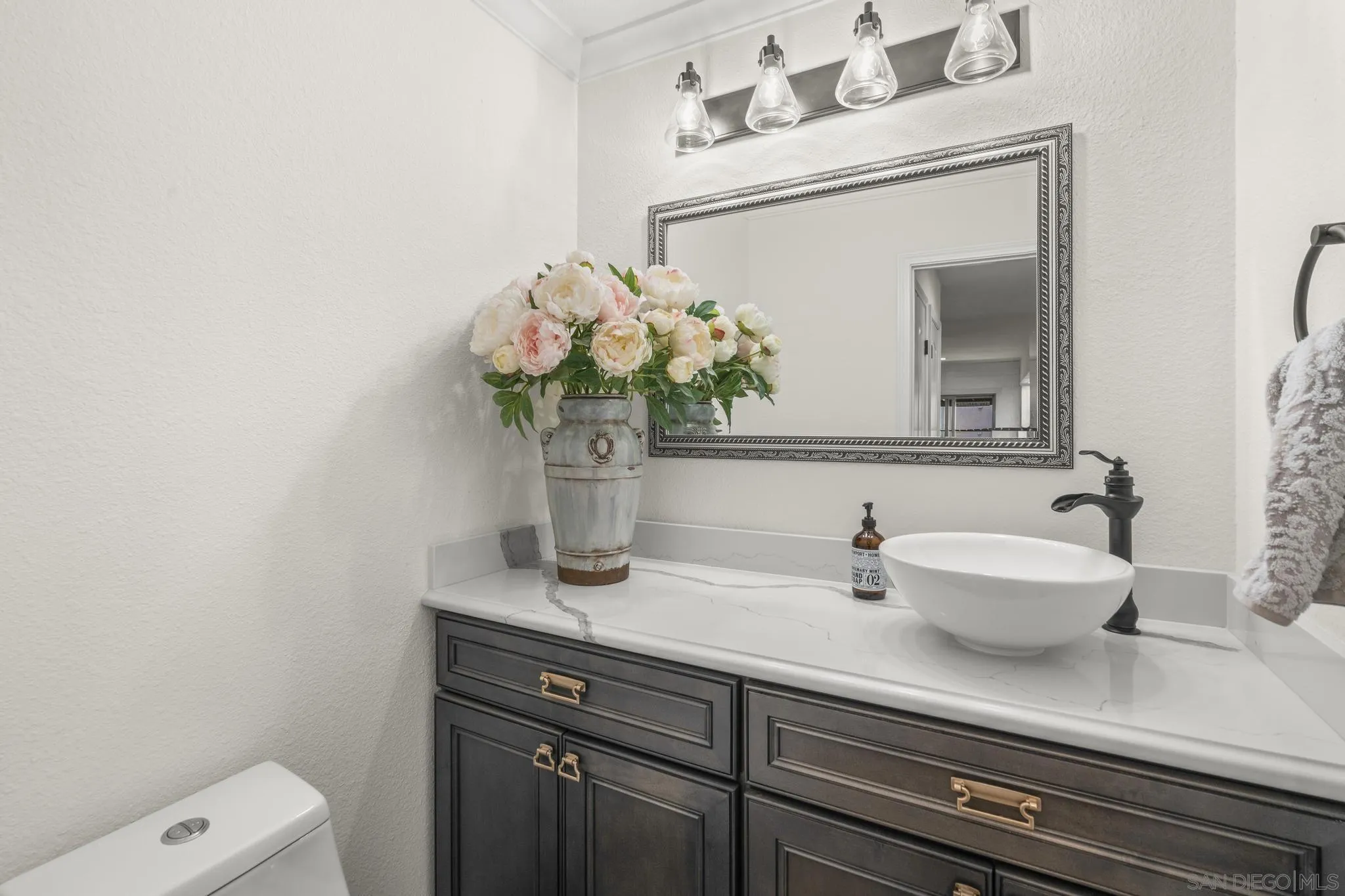 https://cdn.realtyfeed.com/cdn/127/260015235/6186ad9943ec59b7ab881de5c0331853.webp