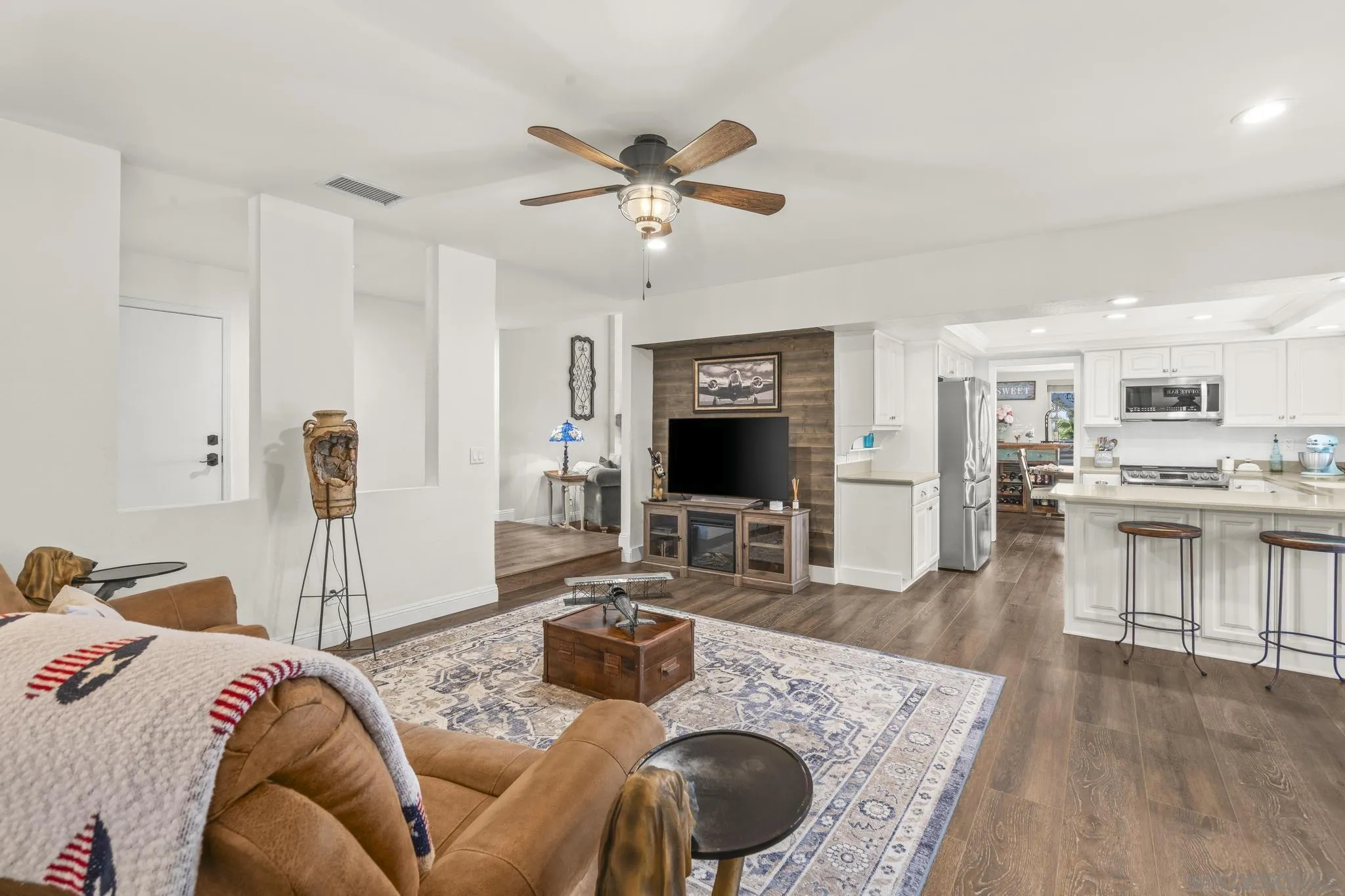 https://cdn.realtyfeed.com/cdn/127/260015235/9889f3d210e150c6e8d5cc18e3b6b58d.webp