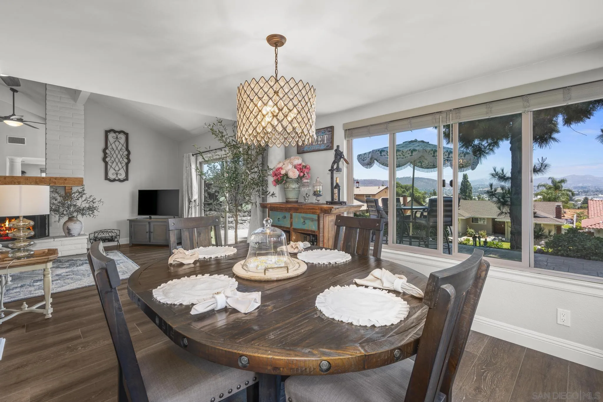 https://cdn.realtyfeed.com/cdn/127/260015235/ae519733e309922b8337f25618da66ae.webp