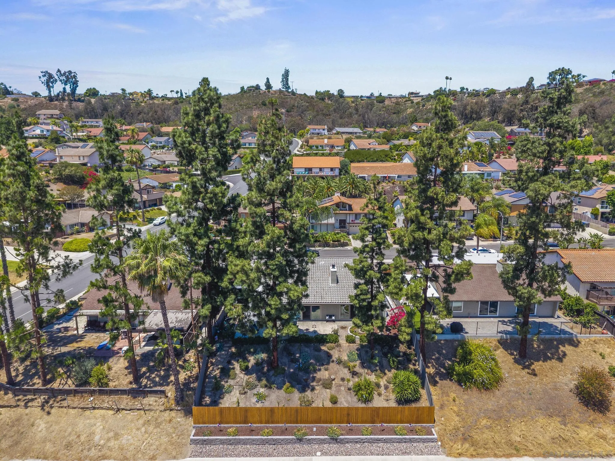 https://cdn.realtyfeed.com/cdn/127/260015235/ce63401d42cca3bf0fa26050e4df2a64.webp