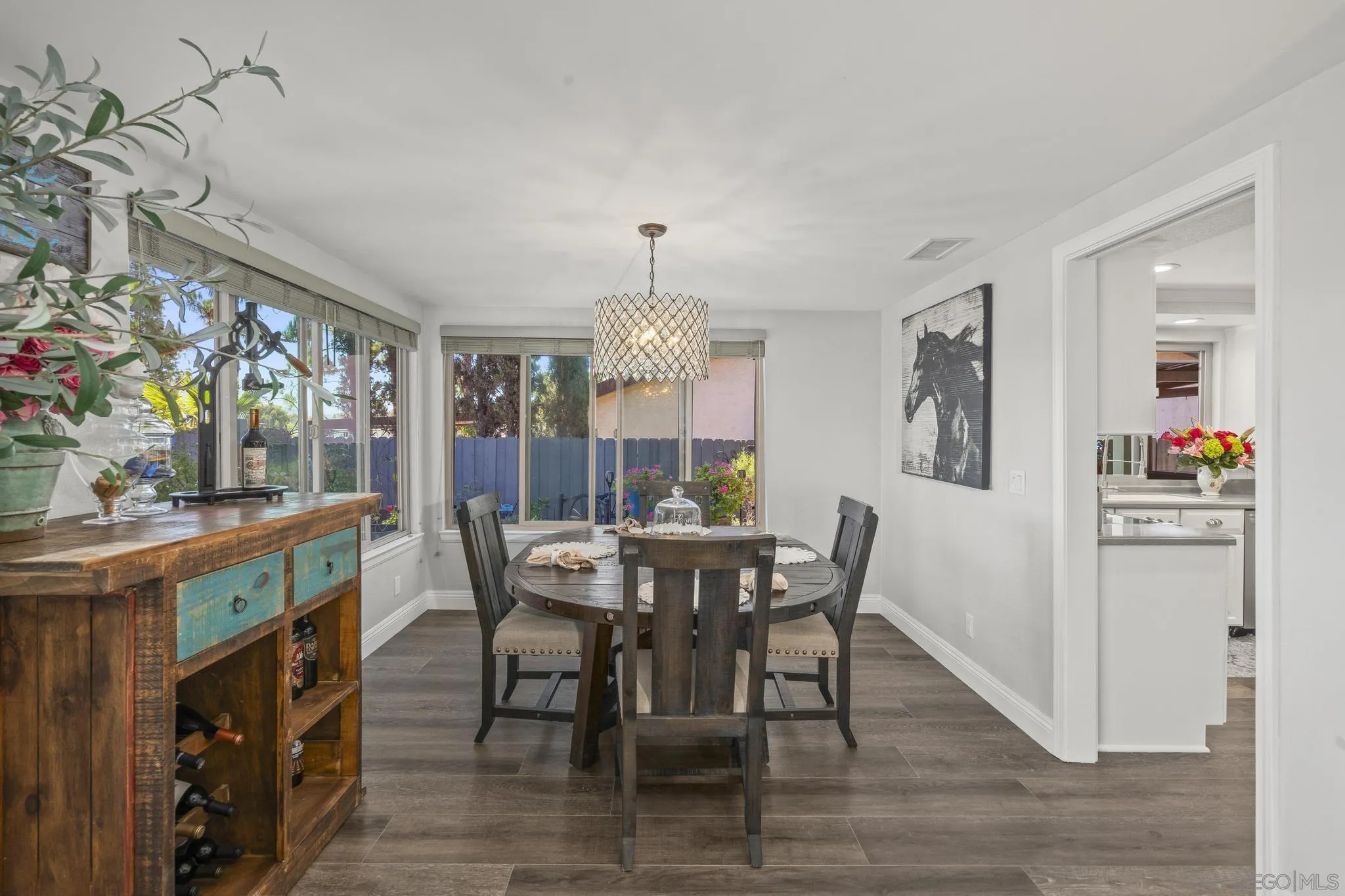 https://cdn.realtyfeed.com/cdn/127/260015235/da1cc5971dfd7c3ac17deefb457c06ff.webp