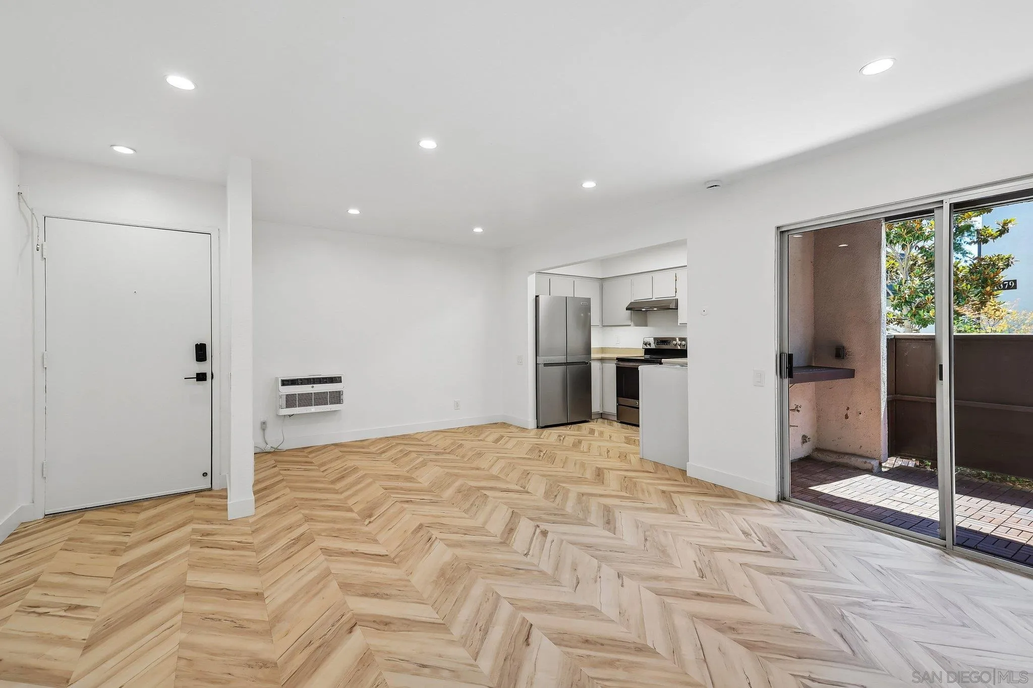 https://cdn.realtyfeed.com/cdn/127/260015236/09582719dd2d06f41596e4fd7b670f98.webp
