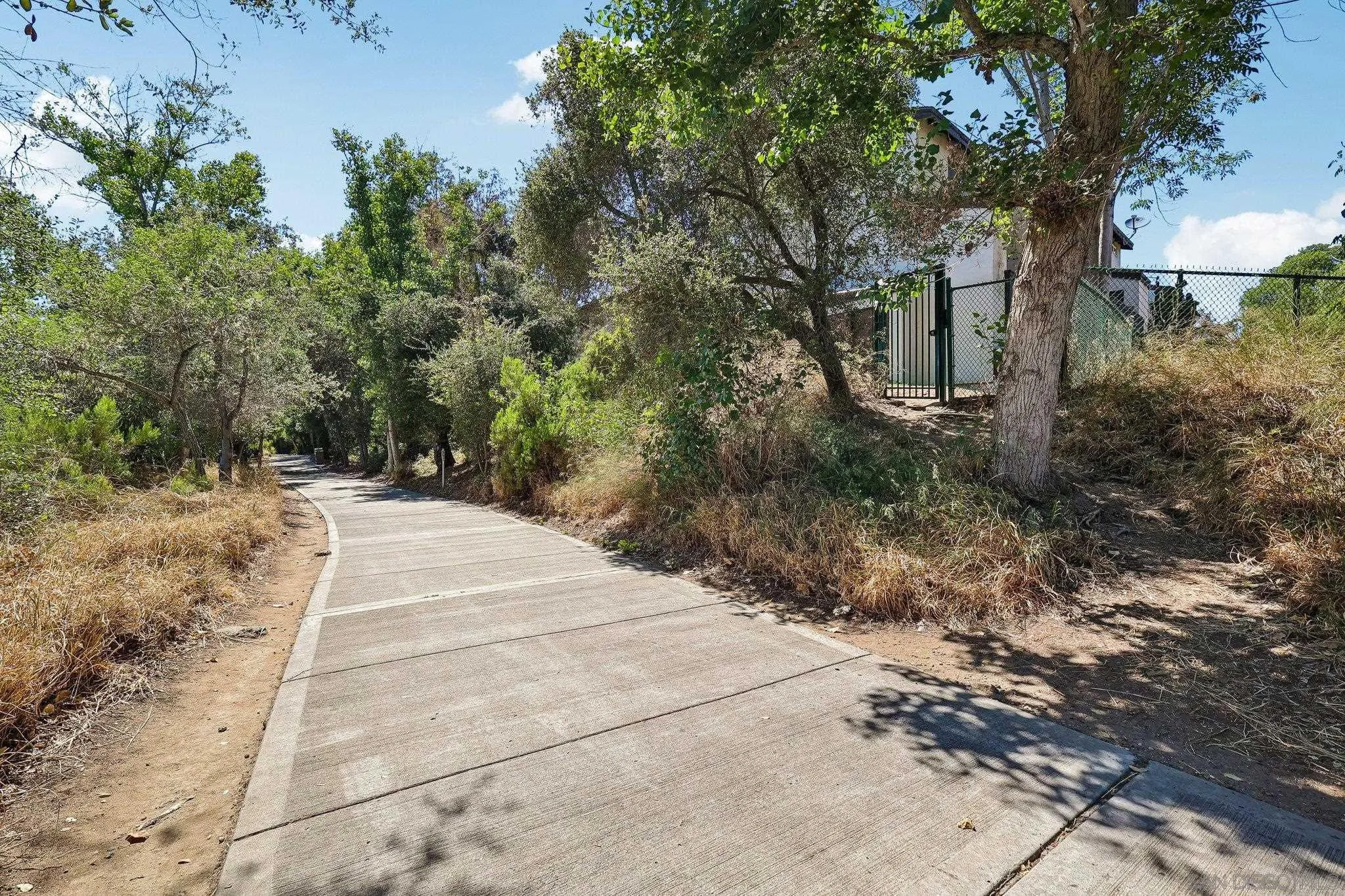 https://cdn.realtyfeed.com/cdn/127/260015236/14b6b8524b8b0e4998d94c2be8b2d6c5.webp