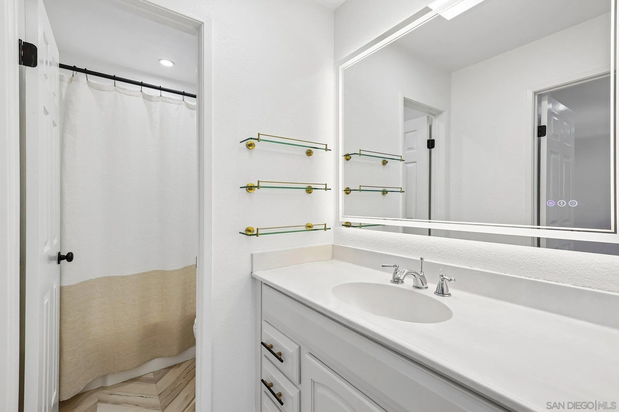 https://cdn.realtyfeed.com/cdn/127/260015236/2c046433bb0bb6e67f38620ec7c62d48.webp