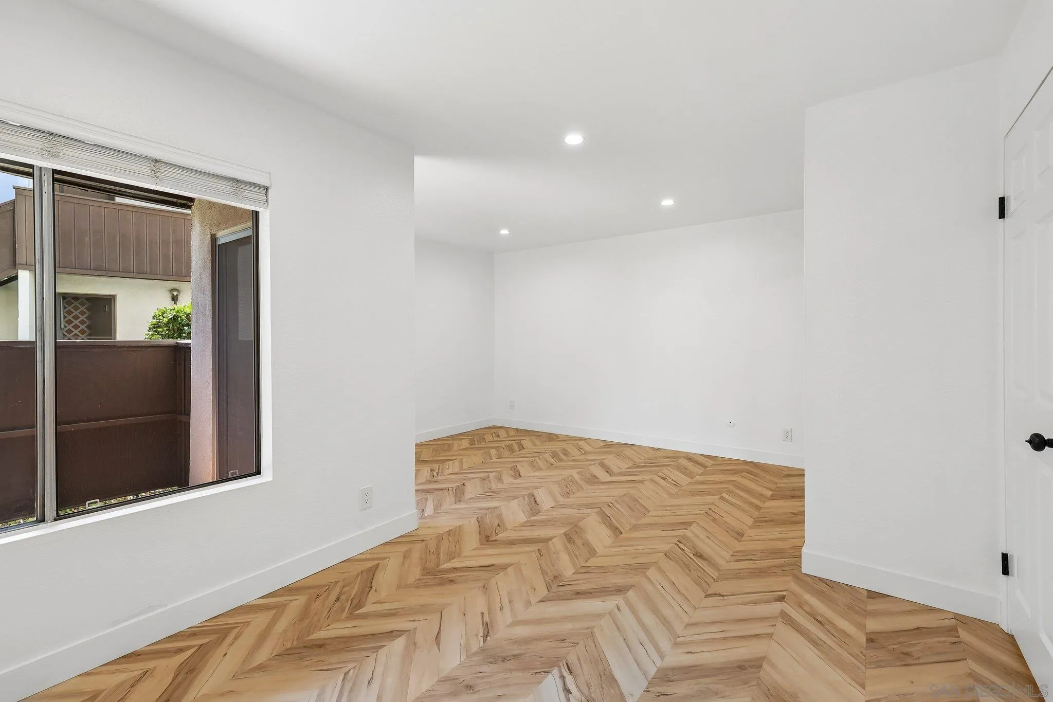 https://cdn.realtyfeed.com/cdn/127/260015236/77e5294e41df95d5811ff5d38f24107a.webp