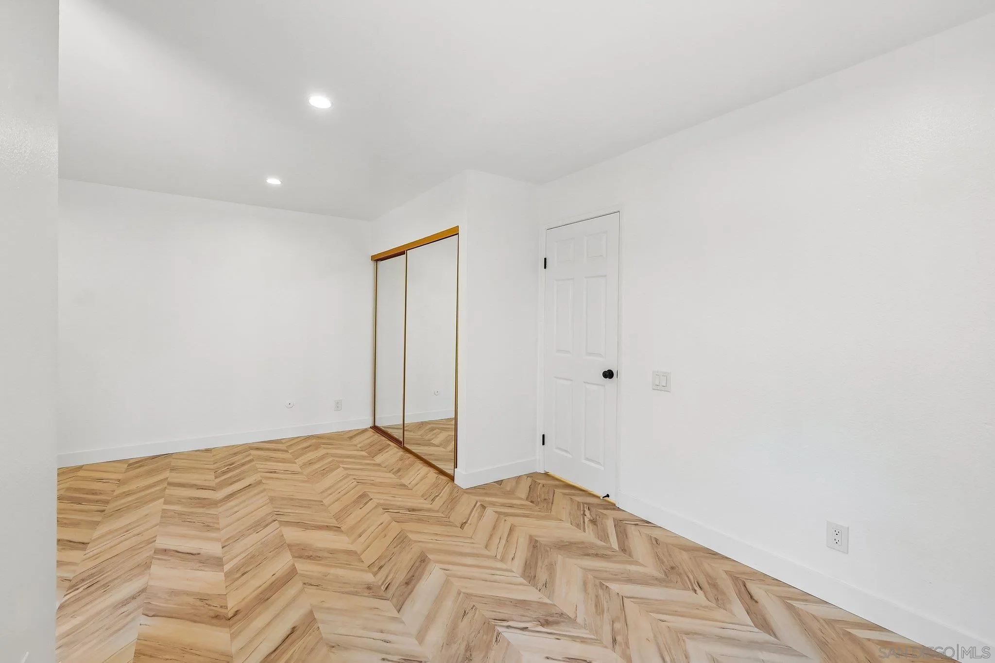 https://cdn.realtyfeed.com/cdn/127/260015236/87d6f45d3b531987ae383d6cf607c4ff.webp