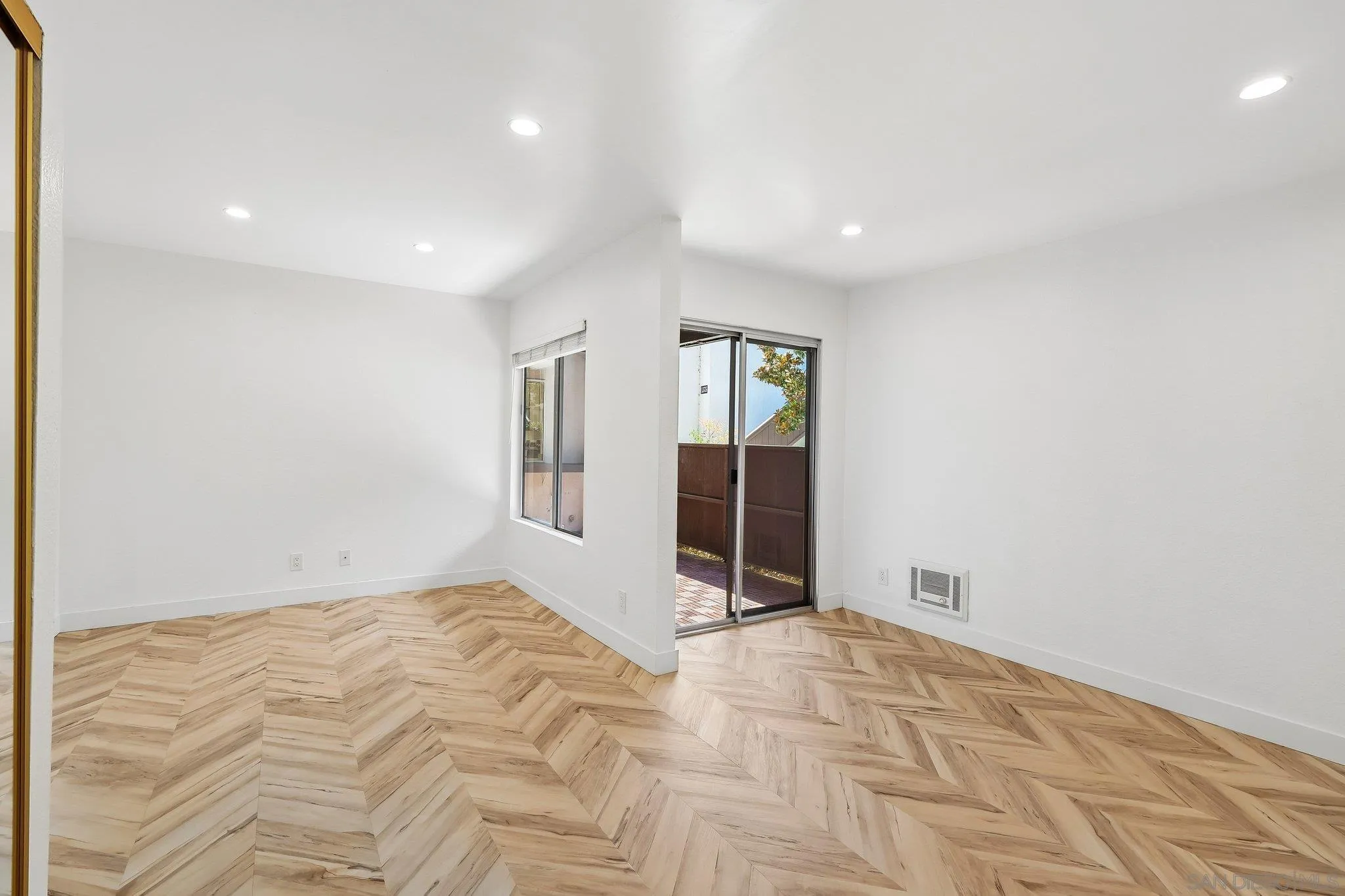 https://cdn.realtyfeed.com/cdn/127/260015236/a0b6307a10ae4147fe661cd2067f8cb0.webp