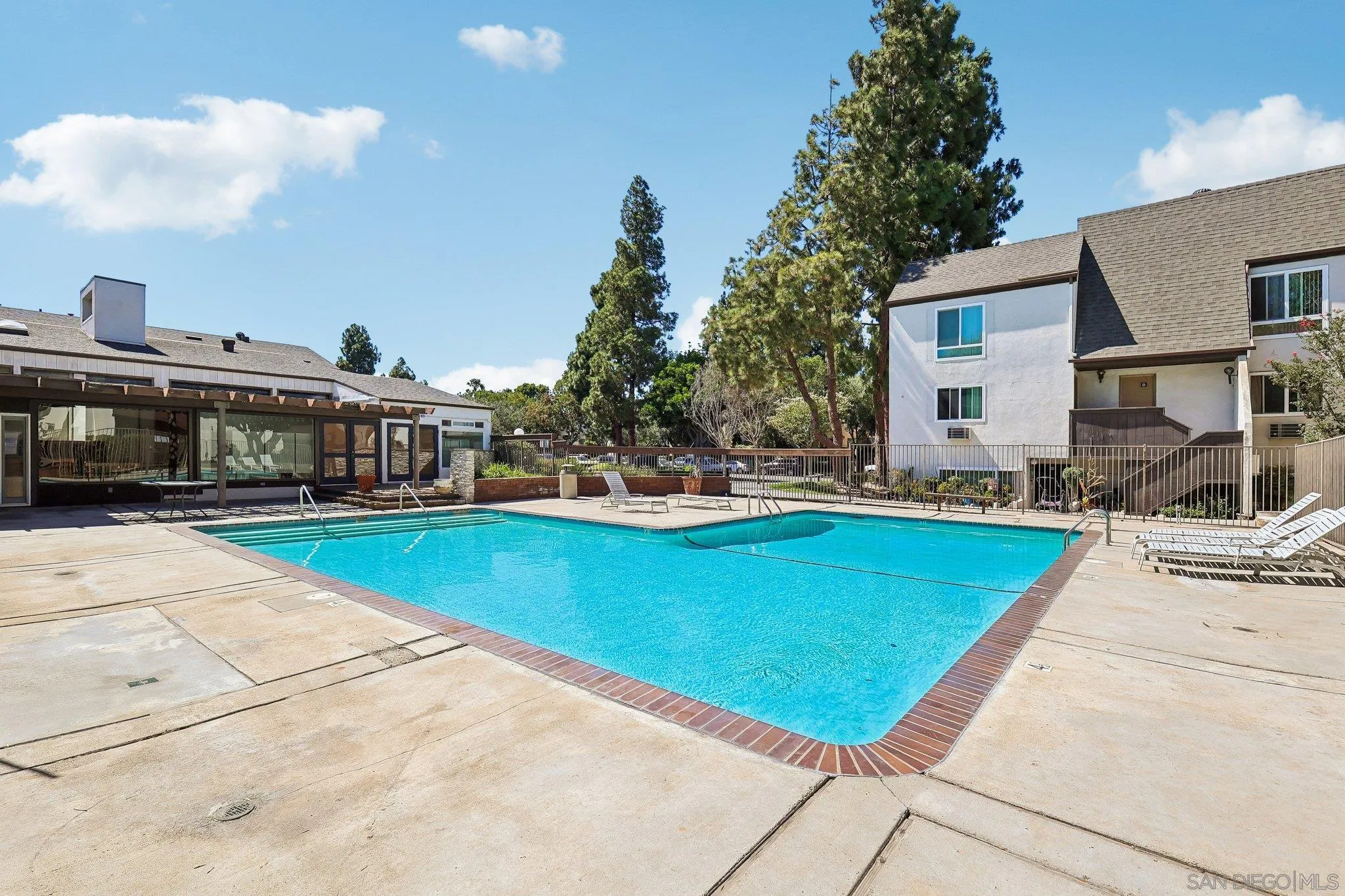 https://cdn.realtyfeed.com/cdn/127/260015236/a4e23b8c4a134222dbfa11167800136b.webp