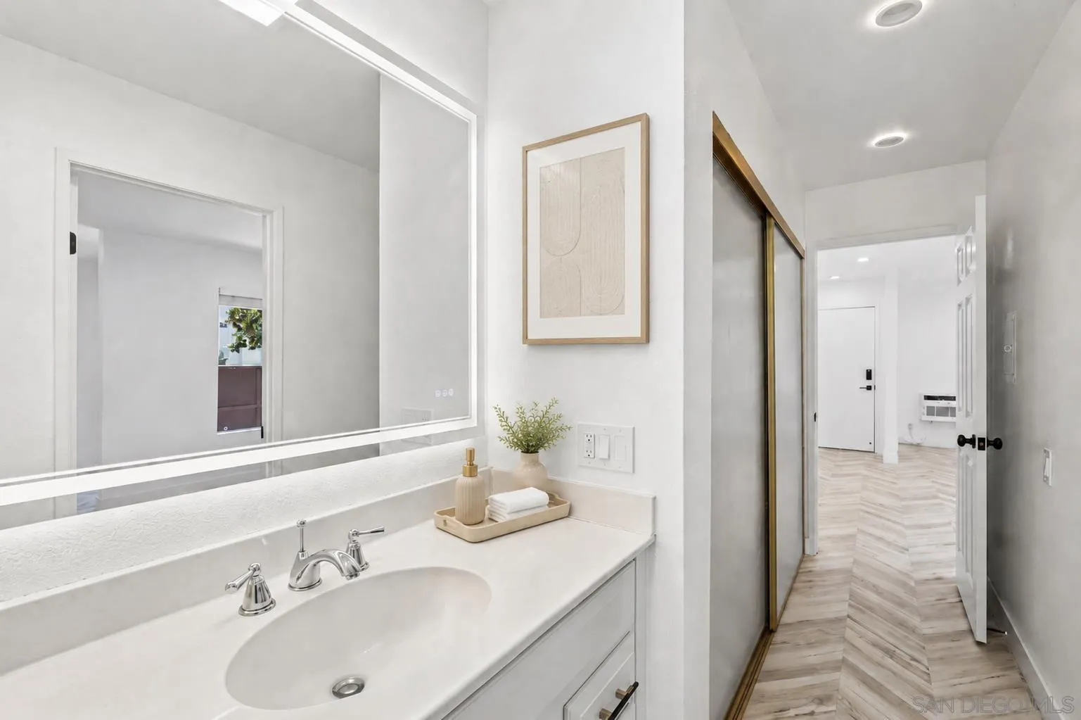 https://cdn.realtyfeed.com/cdn/127/260015236/d43c02071e42fcb2d3b20d9d19c28a23.webp