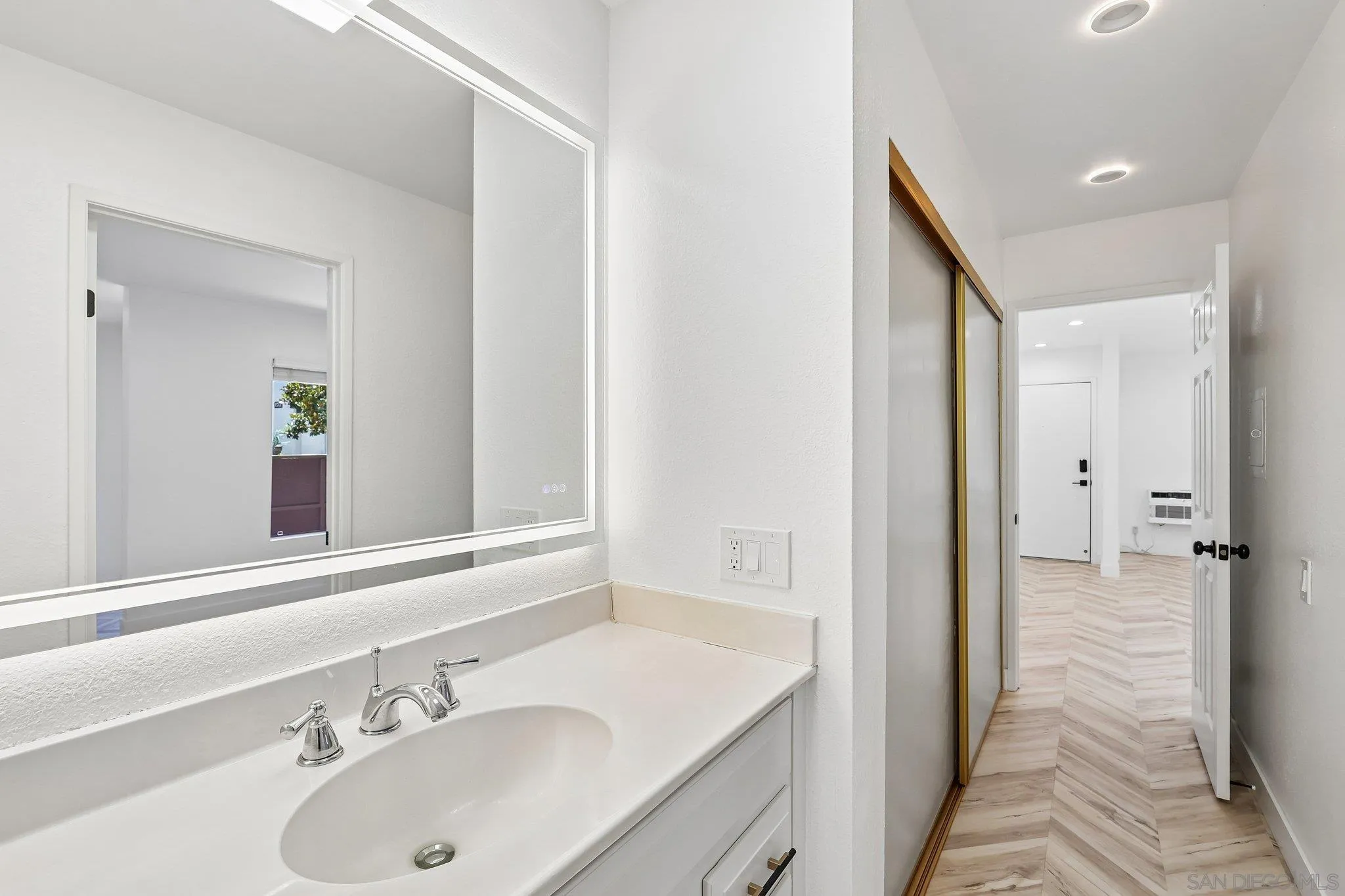 https://cdn.realtyfeed.com/cdn/127/260015236/ddeaeba7043740e4c9b022ae76dbde8f.webp