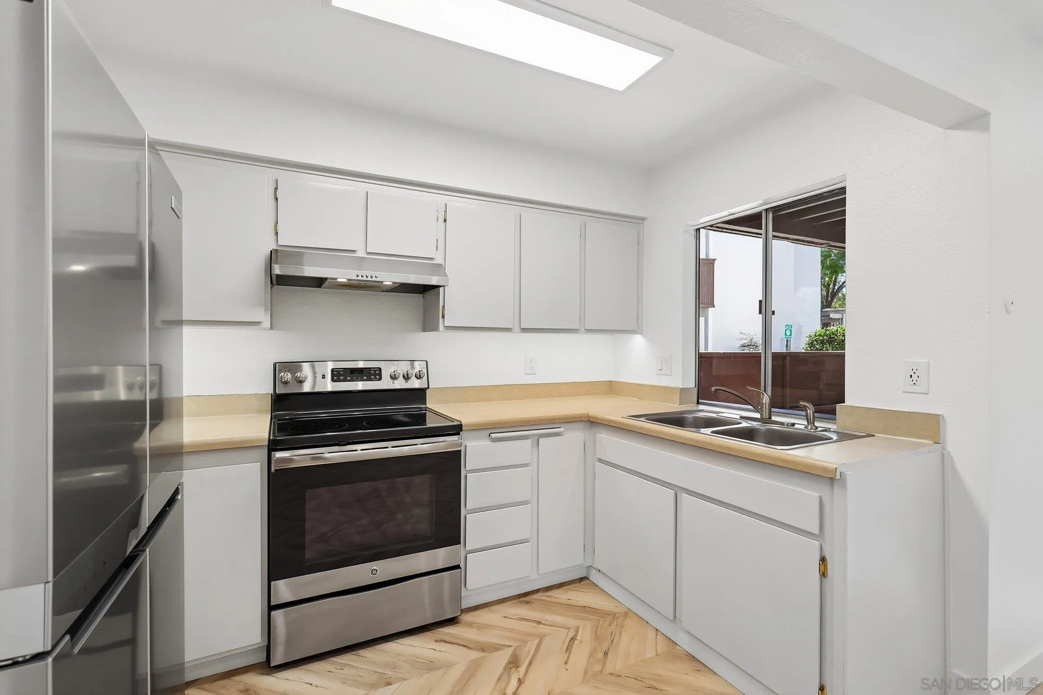 https://cdn.realtyfeed.com/cdn/127/260015236/ed82d4e47129ff861d72eb2938a7e9ca.webp