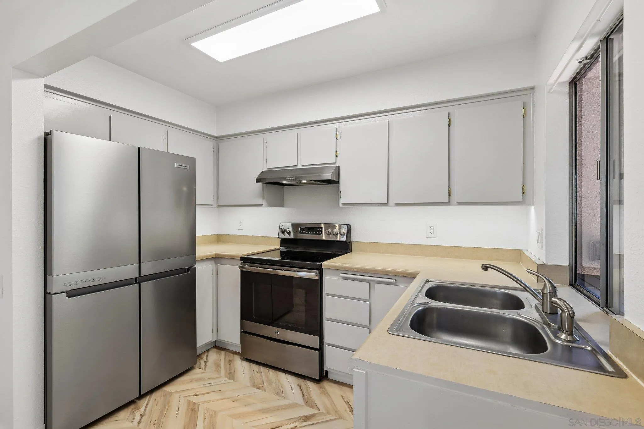https://cdn.realtyfeed.com/cdn/127/260015236/f0a6807b7ab6168e0331bfc8aec520dd.webp