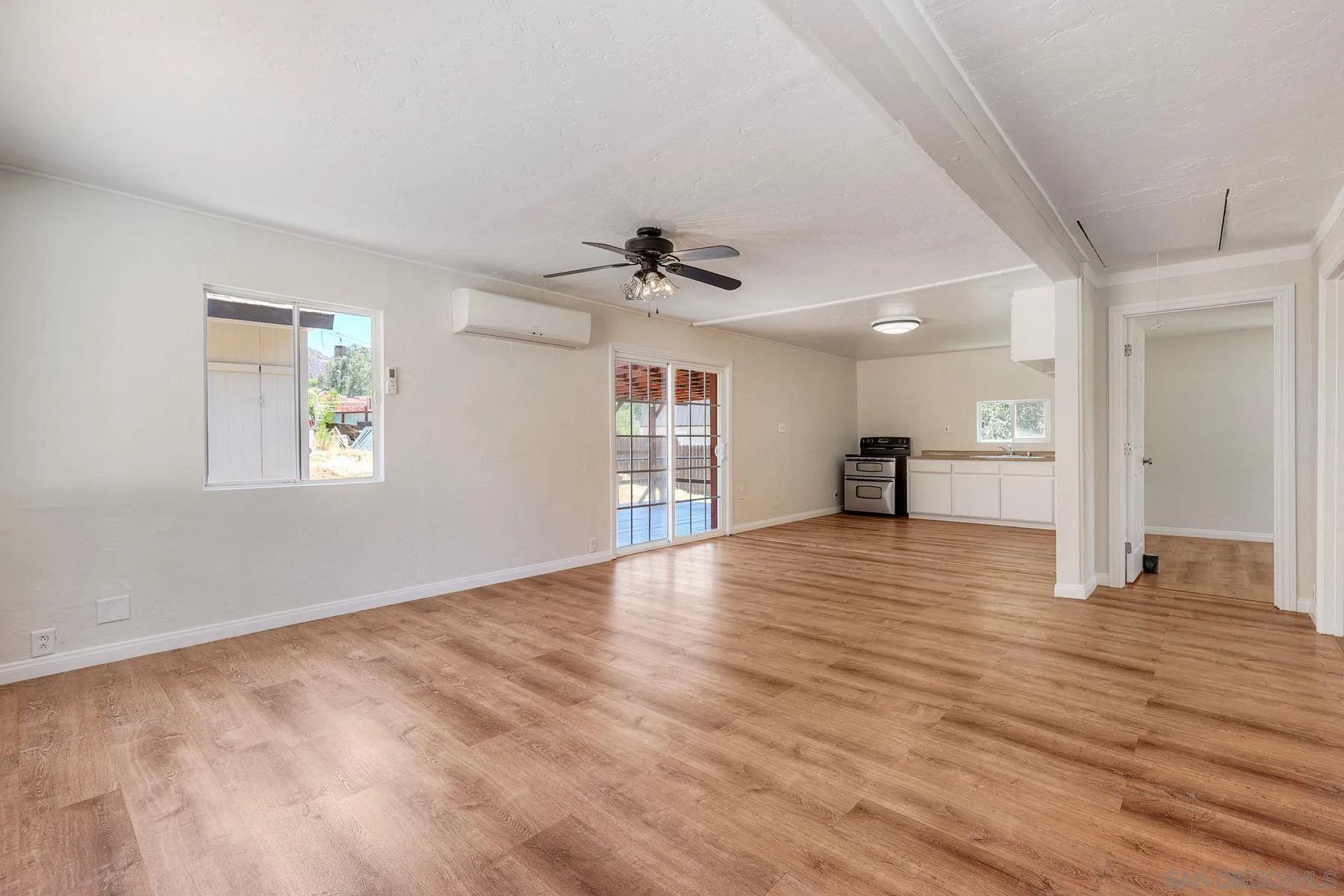 https://cdn.realtyfeed.com/cdn/127/260015237/1052736fbafa5477d121ebe98a4afd69.webp