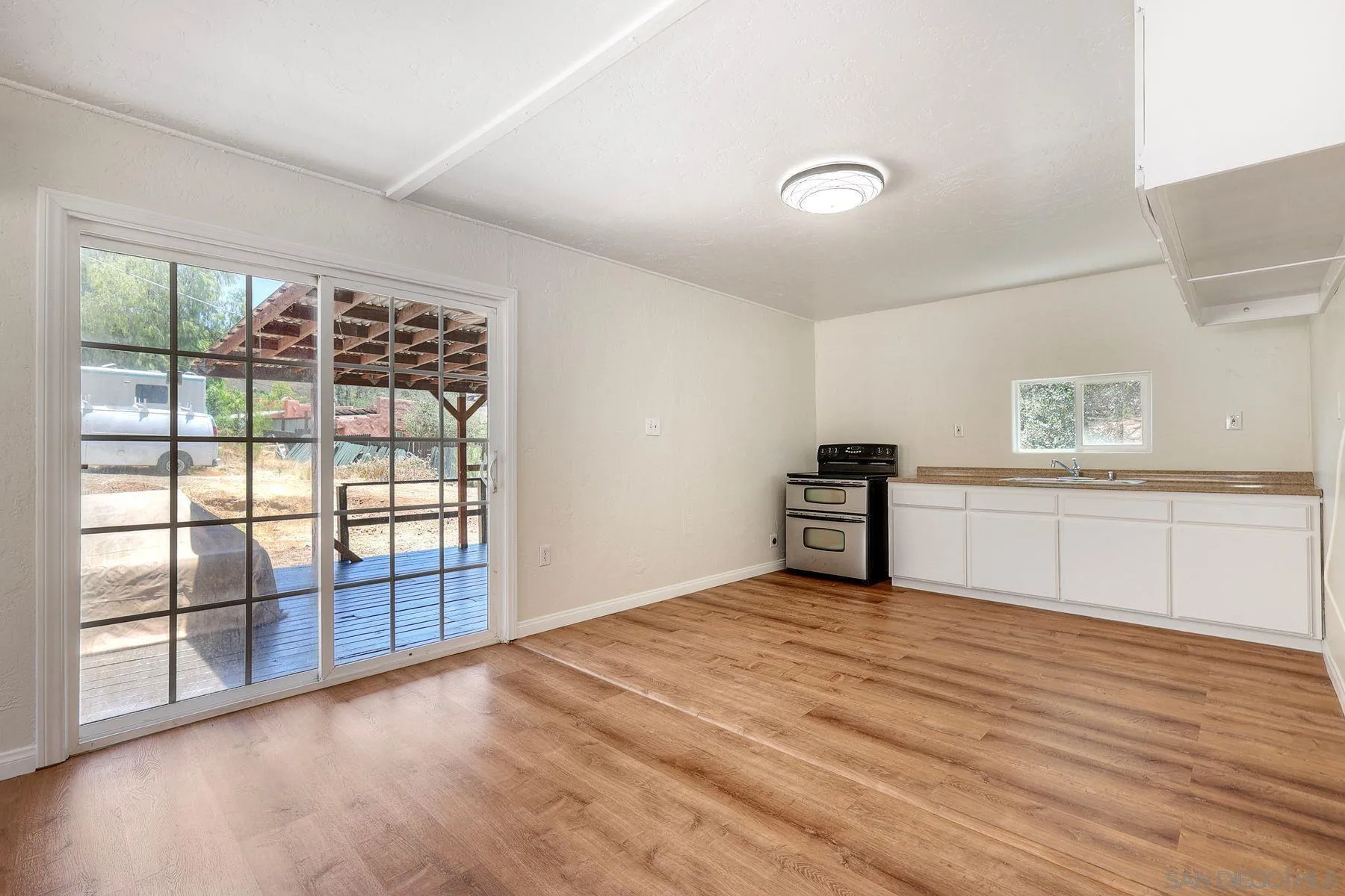 https://cdn.realtyfeed.com/cdn/127/260015237/11092f9e802720d3899d114e51bfa865.webp