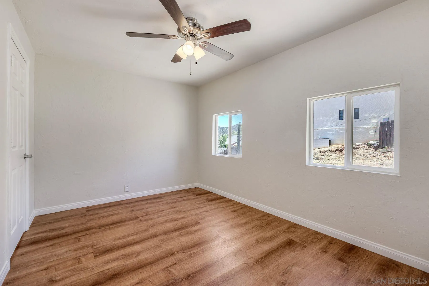 https://cdn.realtyfeed.com/cdn/127/260015237/1ceb30456e911d9dbb83fc404d765762.webp