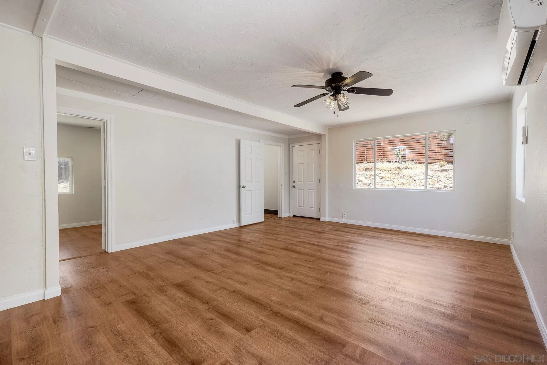 https://cdn.realtyfeed.com/cdn/127/260015237/a025d9b2bfa48e7d7267b4908ca3a54d.webp