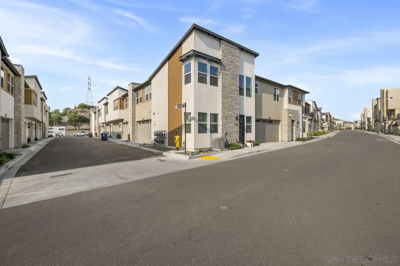 Photo #1: 260015239 Listing: Photo #1