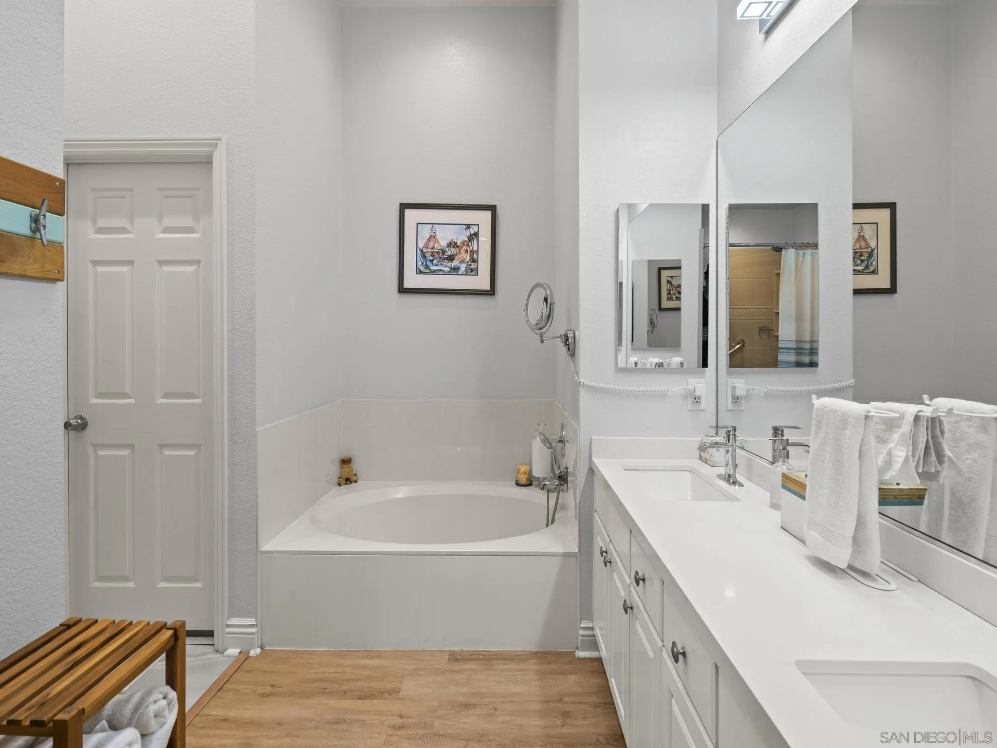 https://cdn.realtyfeed.com/cdn/127/260015240/275654bea0f6ea12d9353e7d6fc9c3fb.webp