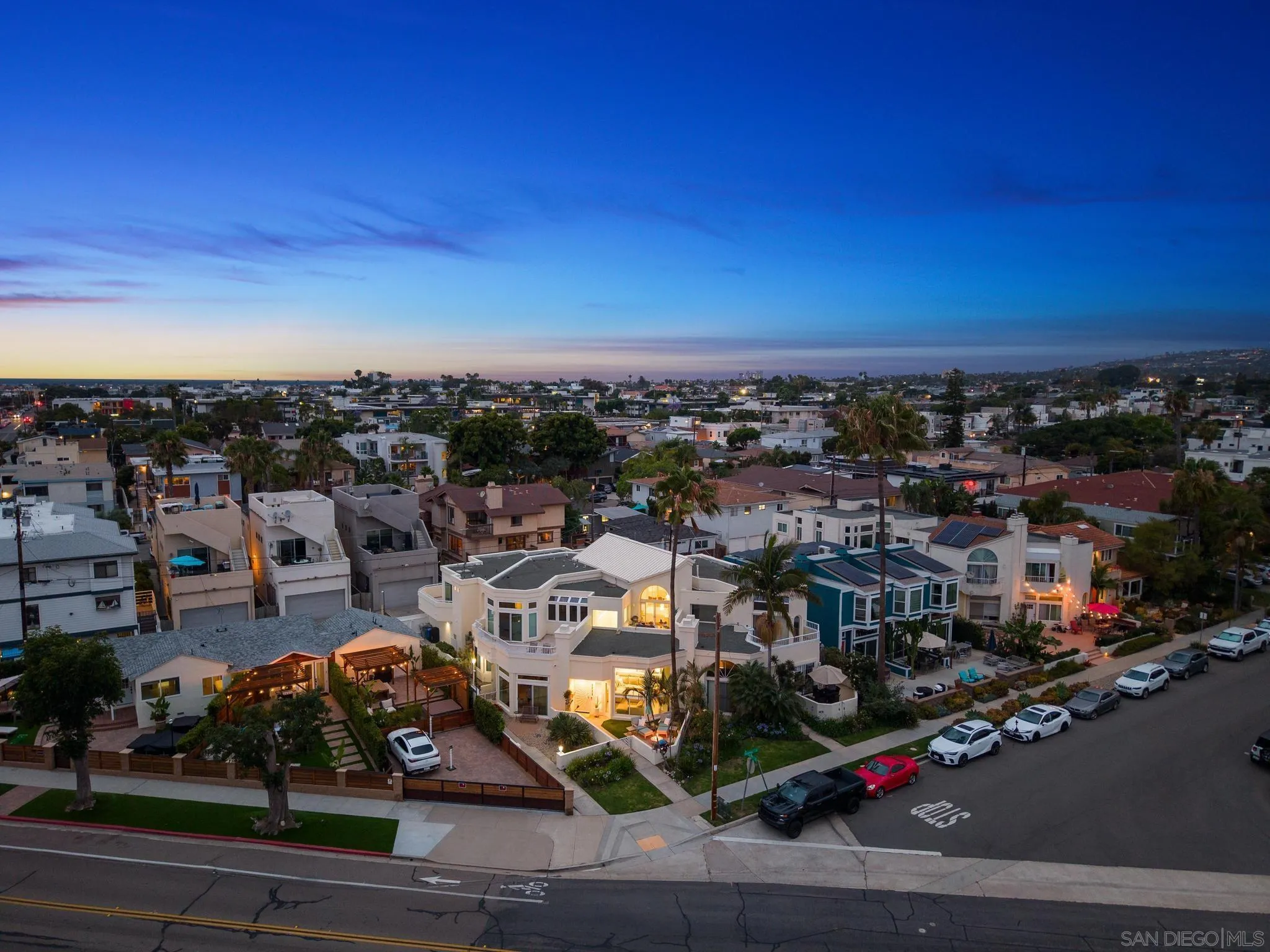 https://cdn.realtyfeed.com/cdn/127/260015240/4da1f59e9d5cc15d1dc1d1f2f60698cc.webp
