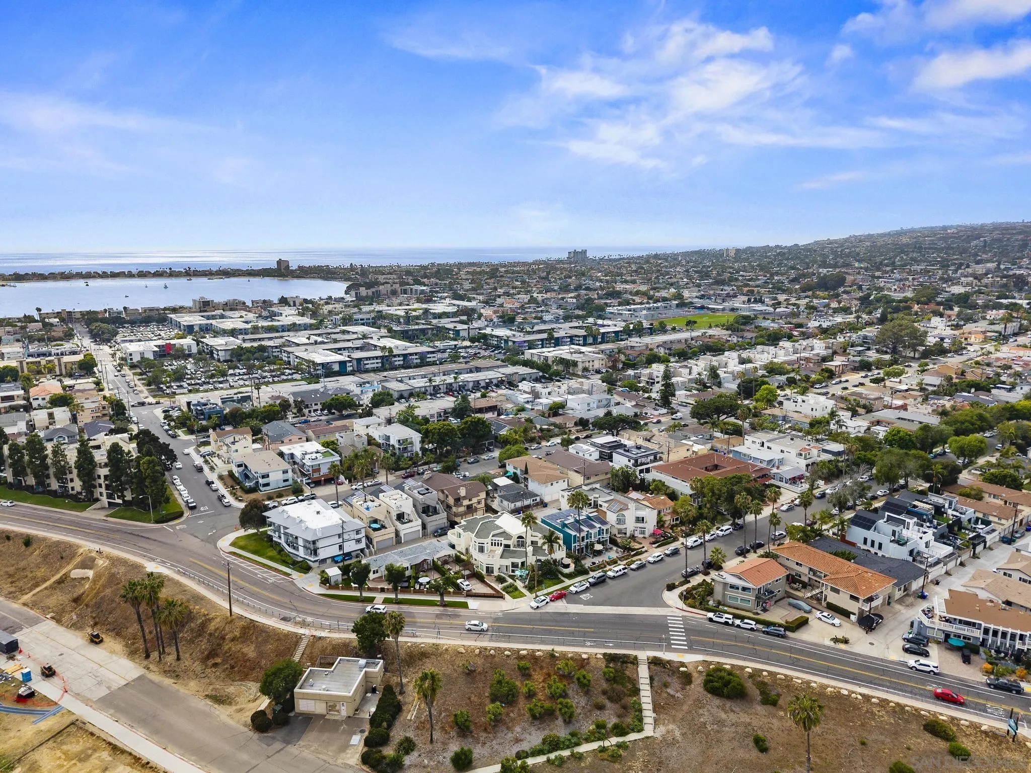 https://cdn.realtyfeed.com/cdn/127/260015240/56faf82cf4d6e9cd20041dc120c54374.webp
