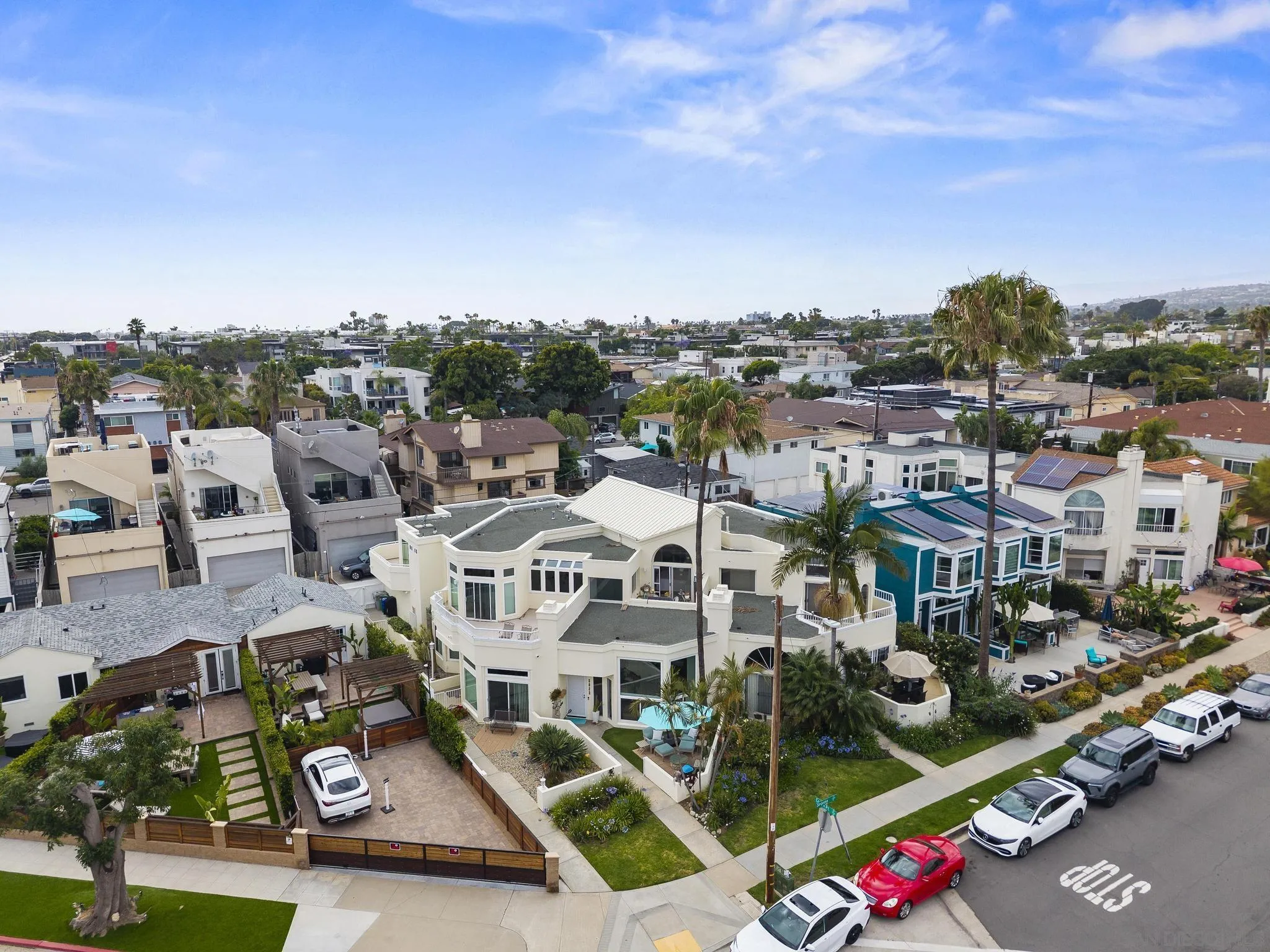 https://cdn.realtyfeed.com/cdn/127/260015240/71e60b74a82fdfcd223b6e14d34805ee.webp