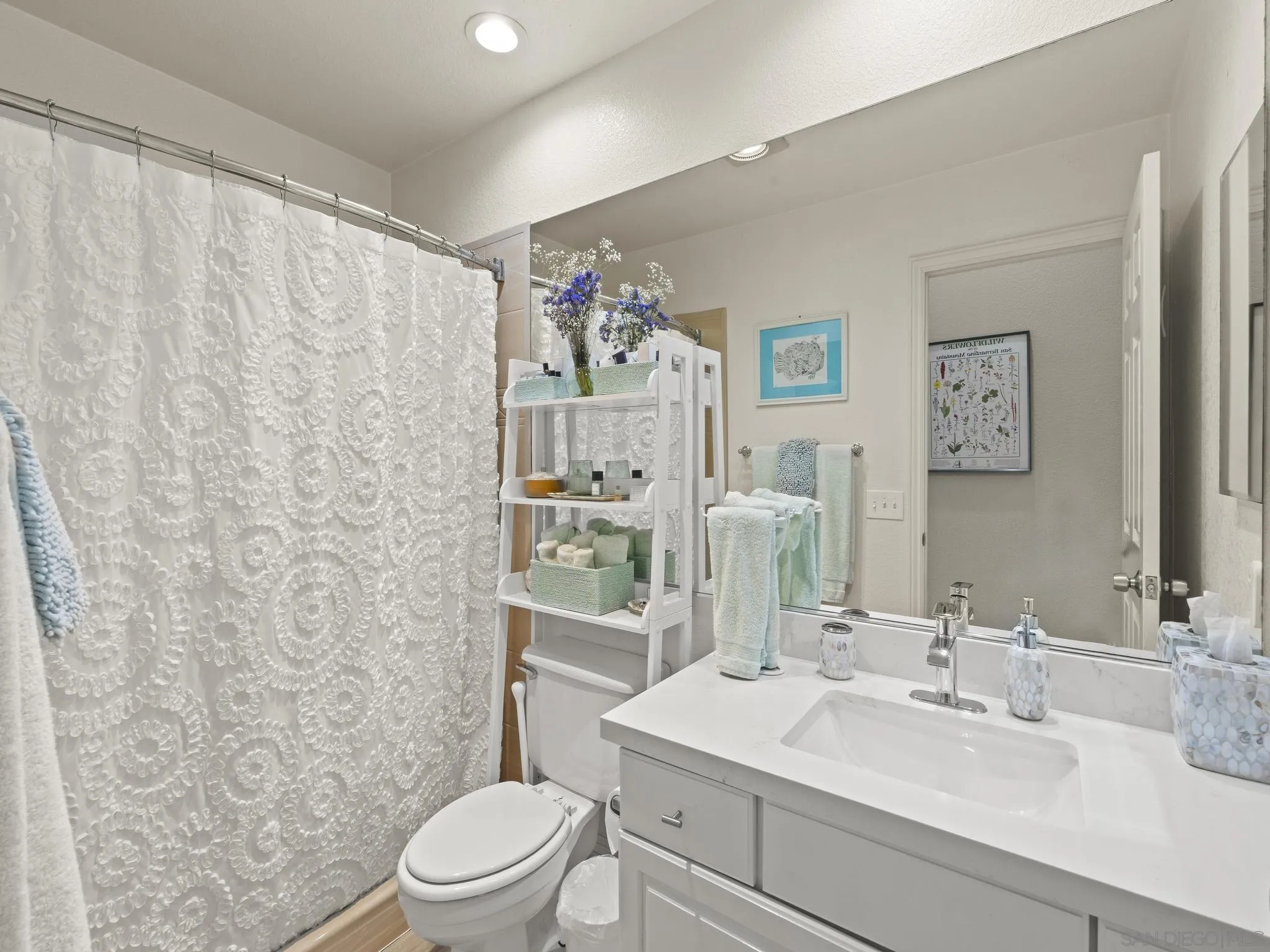 https://cdn.realtyfeed.com/cdn/127/260015240/bff2e60e001a1e9d787421ff0a6efb13.webp