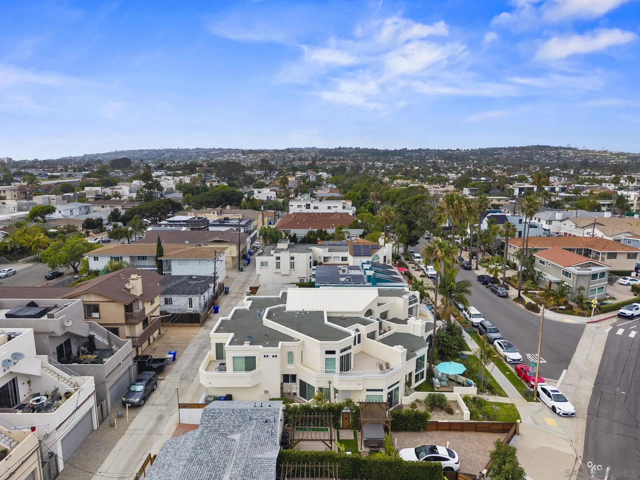 https://cdn.realtyfeed.com/cdn/127/260015240/cd3bce8c27dfc0042ed7e30d70bddb2f.webp