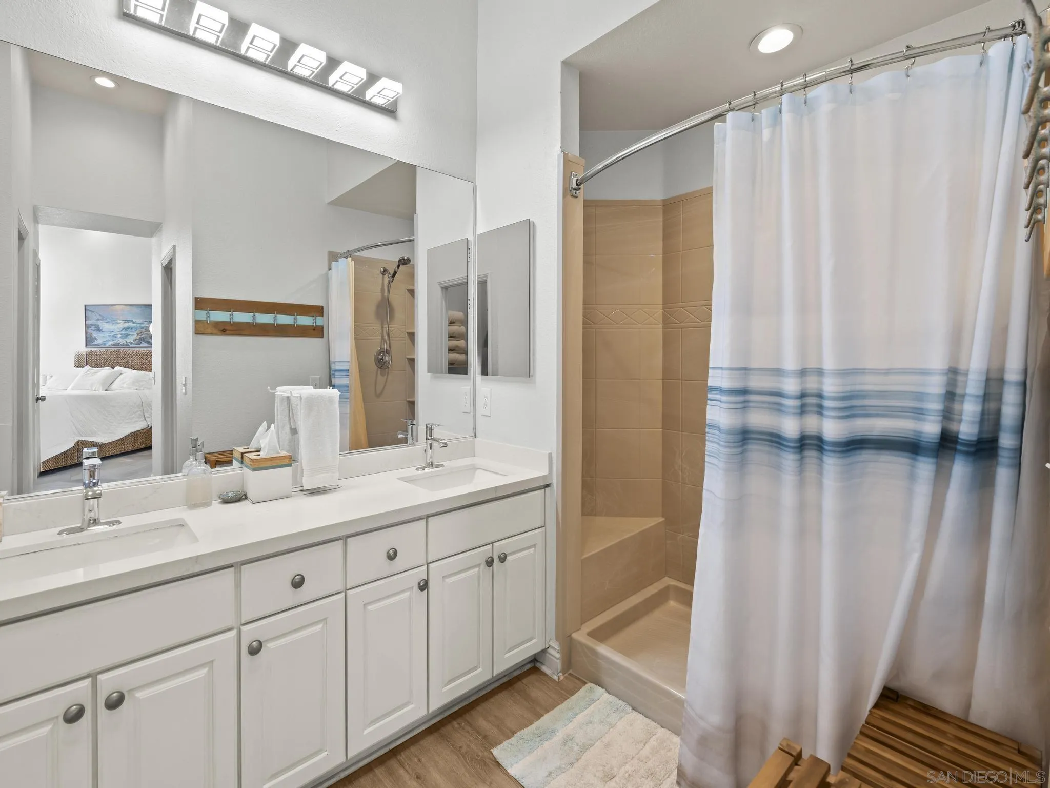 https://cdn.realtyfeed.com/cdn/127/260015240/ce2d1c0145ecbeee8a6becac71de2aa6.webp