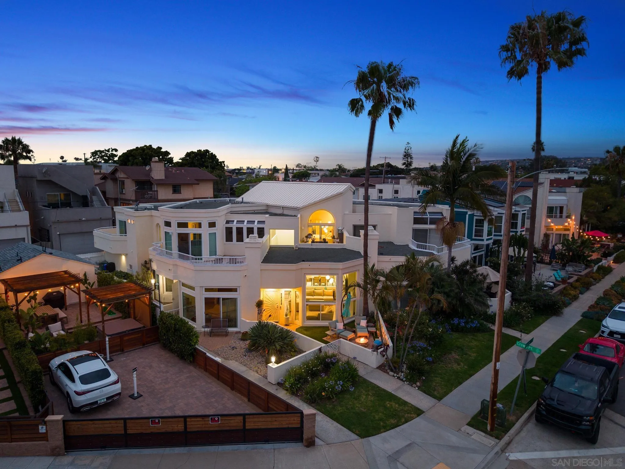 https://cdn.realtyfeed.com/cdn/127/260015240/cee1b1c63d8906bd17b825383fdcccdf.webp