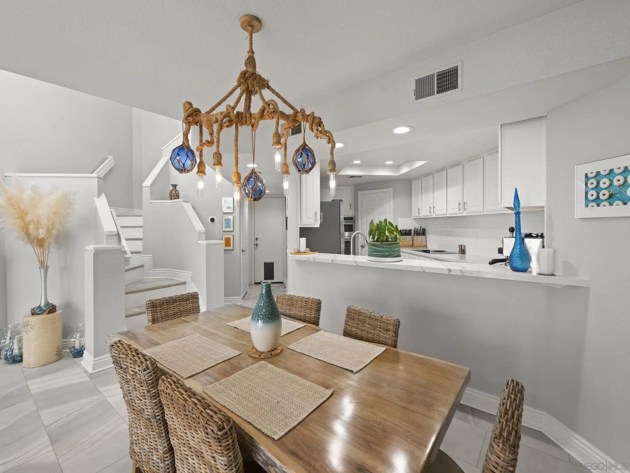 https://cdn.realtyfeed.com/cdn/127/260015240/cf670918f4b2b09a634878d03b9f8353.webp