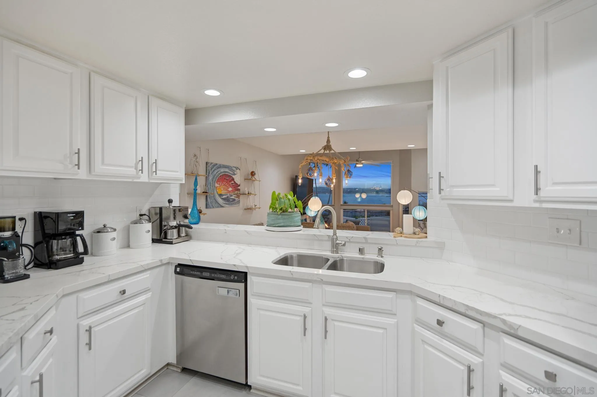 https://cdn.realtyfeed.com/cdn/127/260015240/d7998e1a3dac293a400d8664bcf00c15.webp