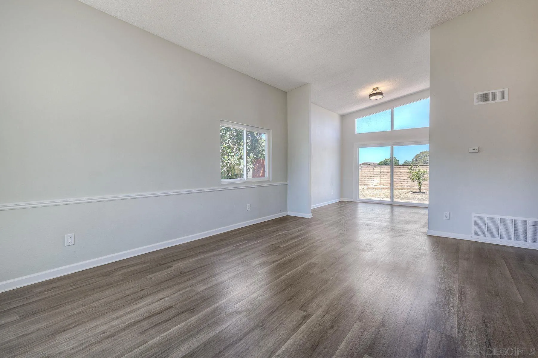 https://cdn.realtyfeed.com/cdn/127/260015241/0866a6344c730ca60c528520a07b3709.webp
