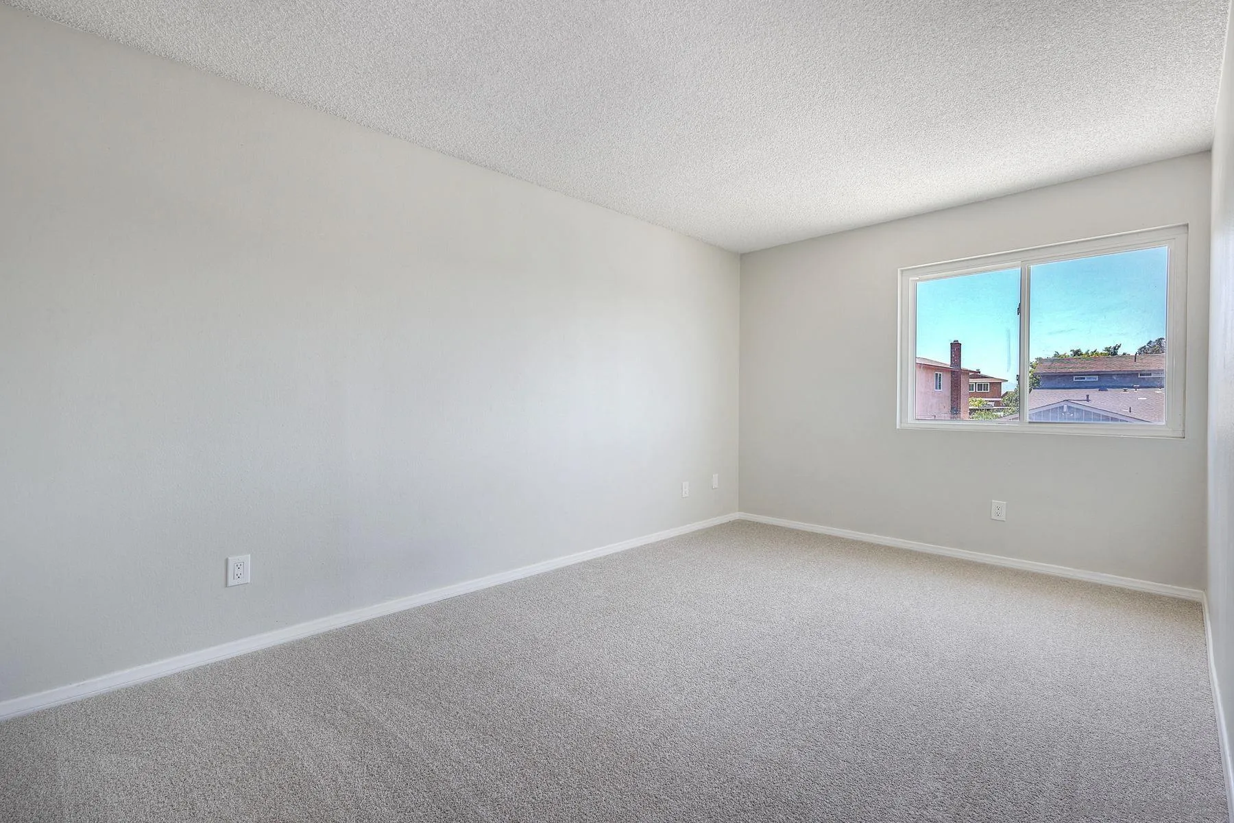 https://cdn.realtyfeed.com/cdn/127/260015241/1cf2c81fbe9c2aee3b7298fdb142df50.webp