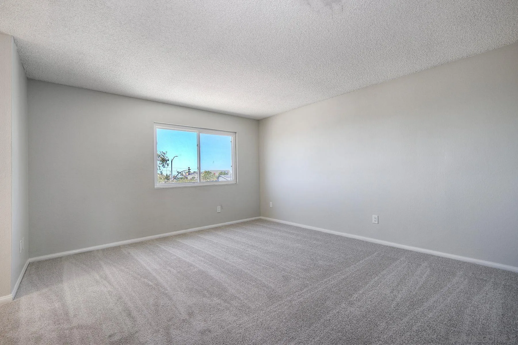 https://cdn.realtyfeed.com/cdn/127/260015241/2e9db9d1ea2ddebf1b3a03606df0cdf1.webp