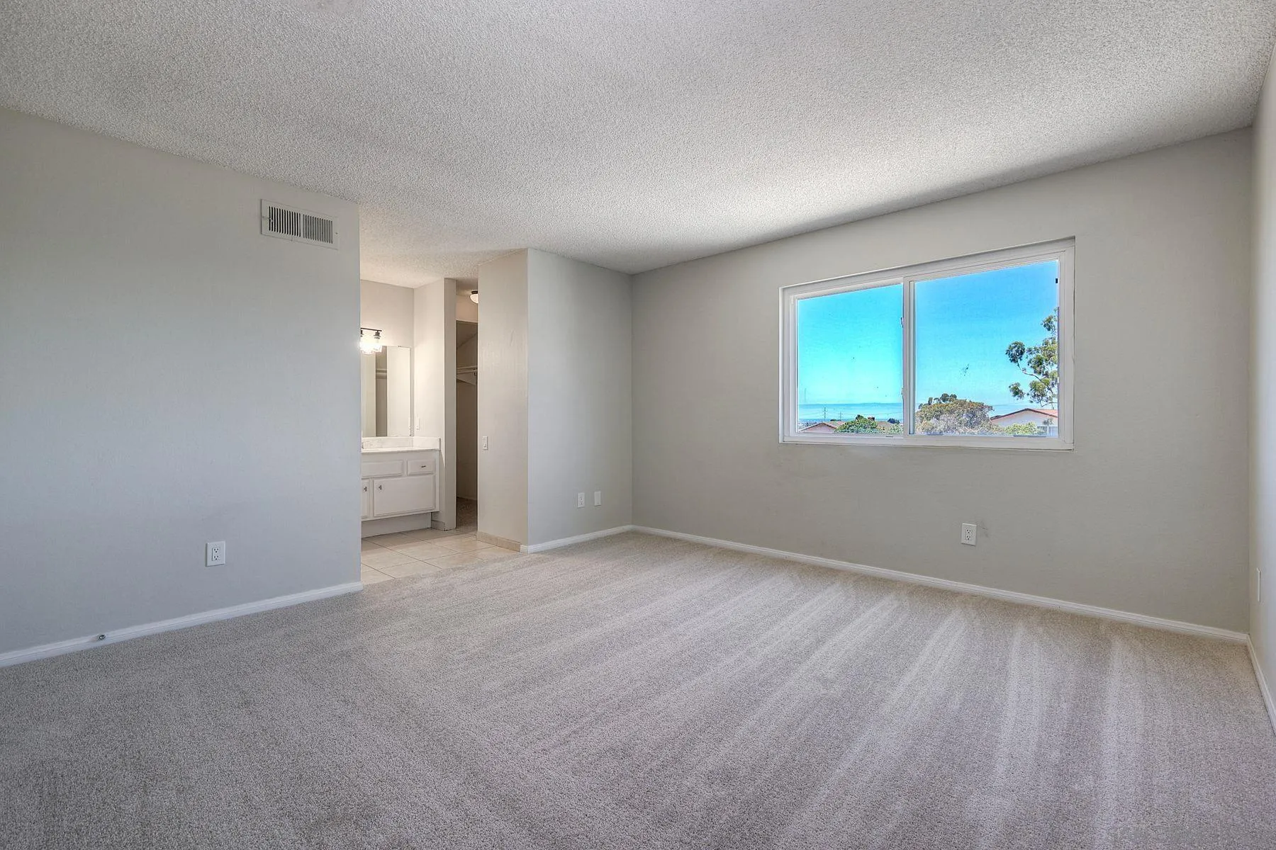 https://cdn.realtyfeed.com/cdn/127/260015241/3677708c27e80ec66a0292a7dd26a935.webp