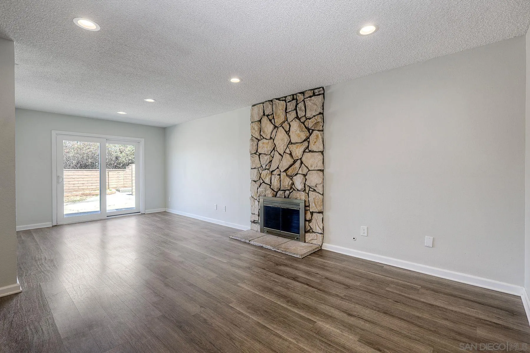 https://cdn.realtyfeed.com/cdn/127/260015241/3c4fa7bacf193cf995272f4a72c4b976.webp