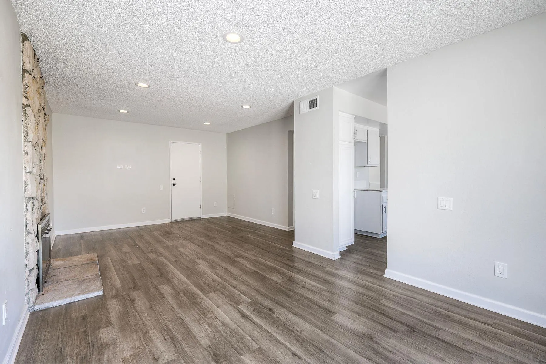https://cdn.realtyfeed.com/cdn/127/260015241/954d8fad7a29ca769c5e202d1d736491.webp