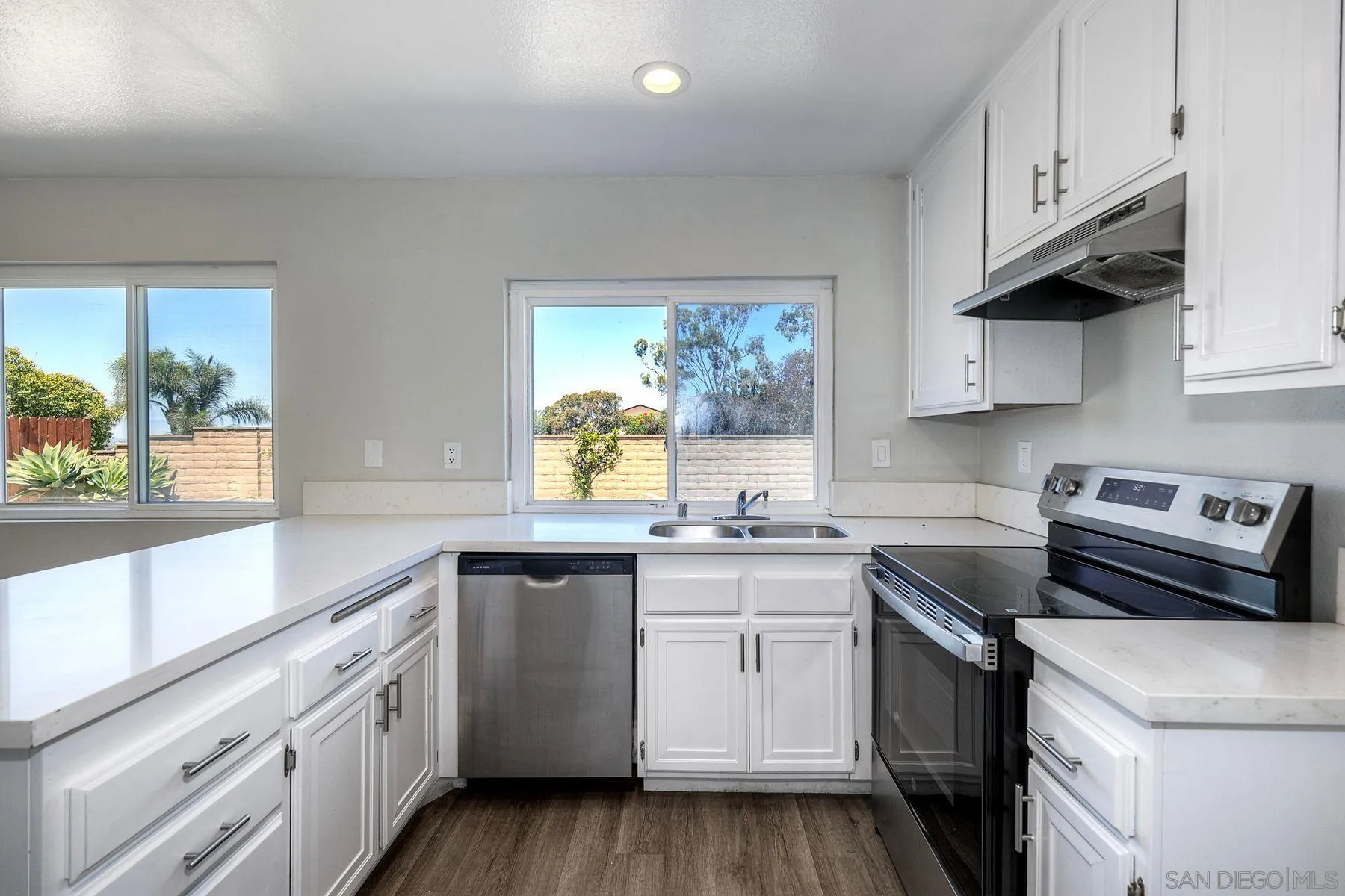 https://cdn.realtyfeed.com/cdn/127/260015241/b631c84a02b7e983f899b1e4323c88c4.webp