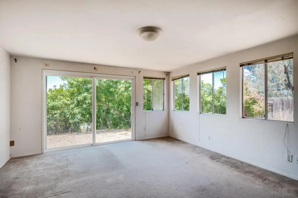 https://cdn.realtyfeed.com/cdn/127/260015244/244caa8123fe9593cec701487972d60f.webp