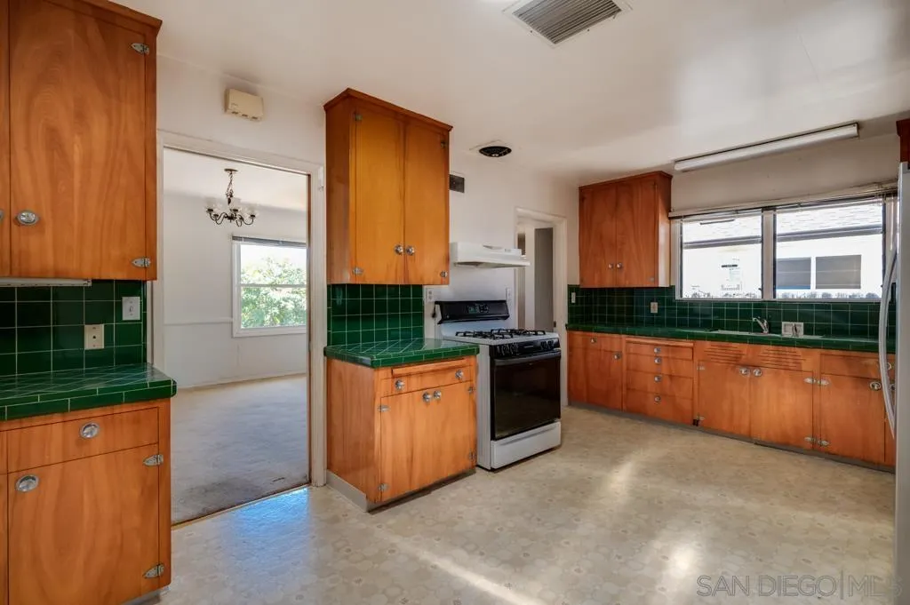 https://cdn.realtyfeed.com/cdn/127/260015244/81978cf8b2c2d99b56d524b149c1688b.webp