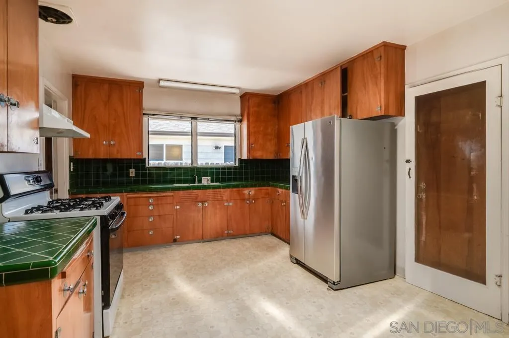 https://cdn.realtyfeed.com/cdn/127/260015244/bc8aa207e2d500139a3edeb65d88fee7.webp