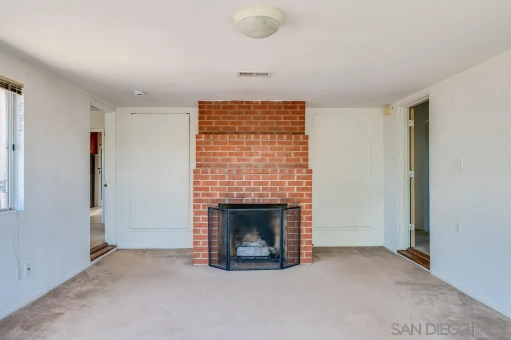 https://cdn.realtyfeed.com/cdn/127/260015244/cab12c13a91854bcd0402874bf9211a8.webp