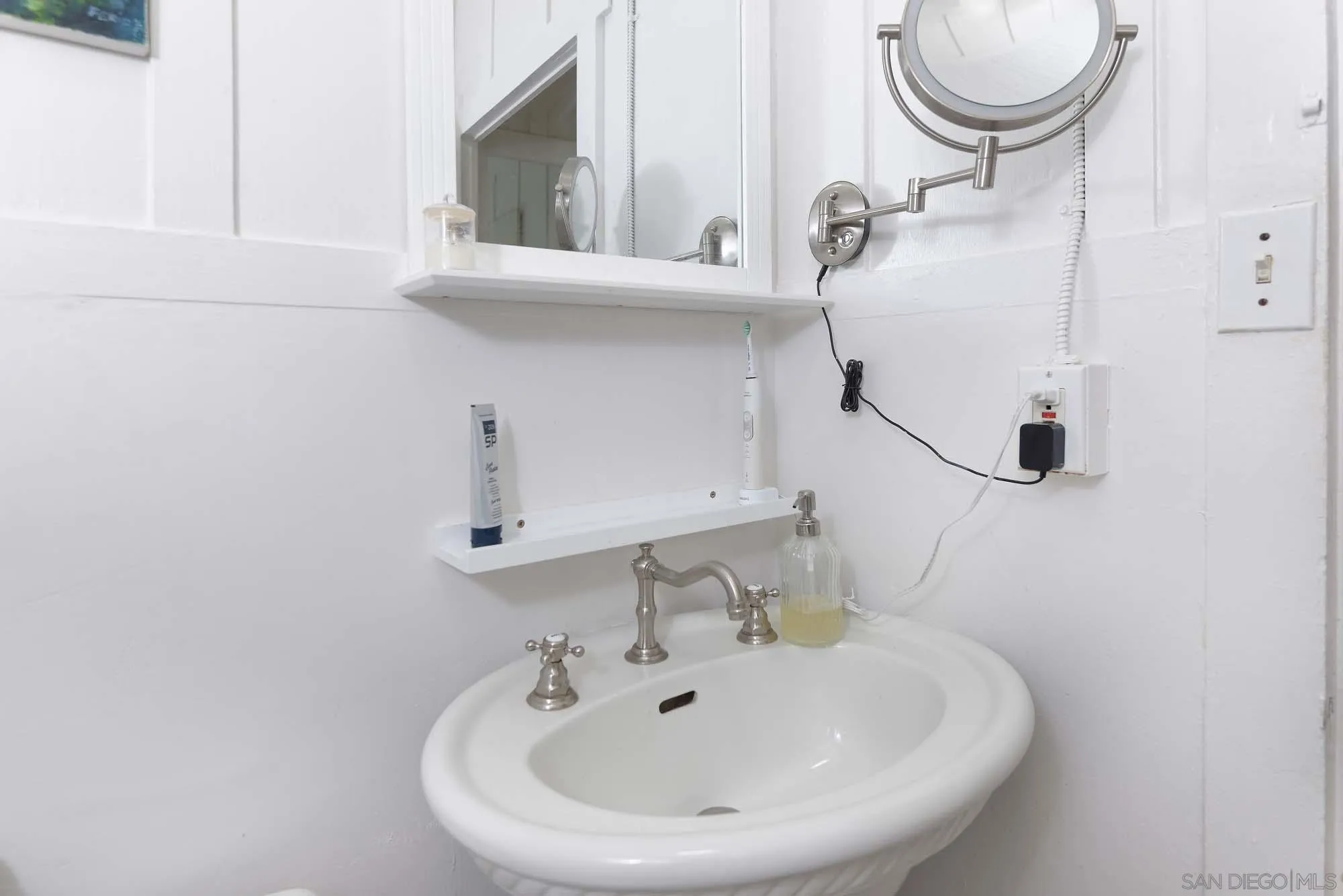 https://cdn.realtyfeed.com/cdn/127/260015245/44acfa6fecbe750f49c9f4ab057be7d3.webp