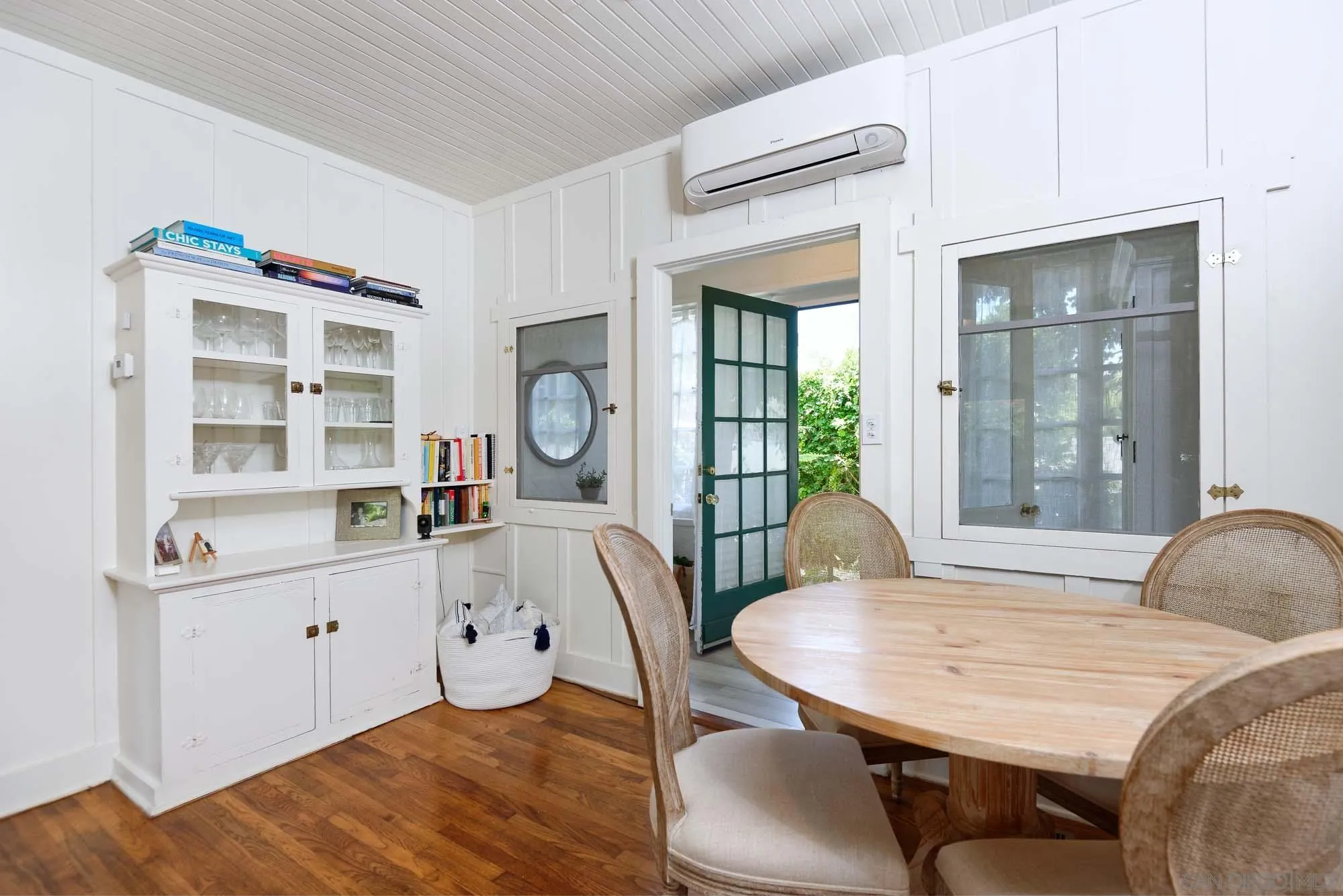 https://cdn.realtyfeed.com/cdn/127/260015245/e24bfc9e141afd9e368b7068e057b948.webp