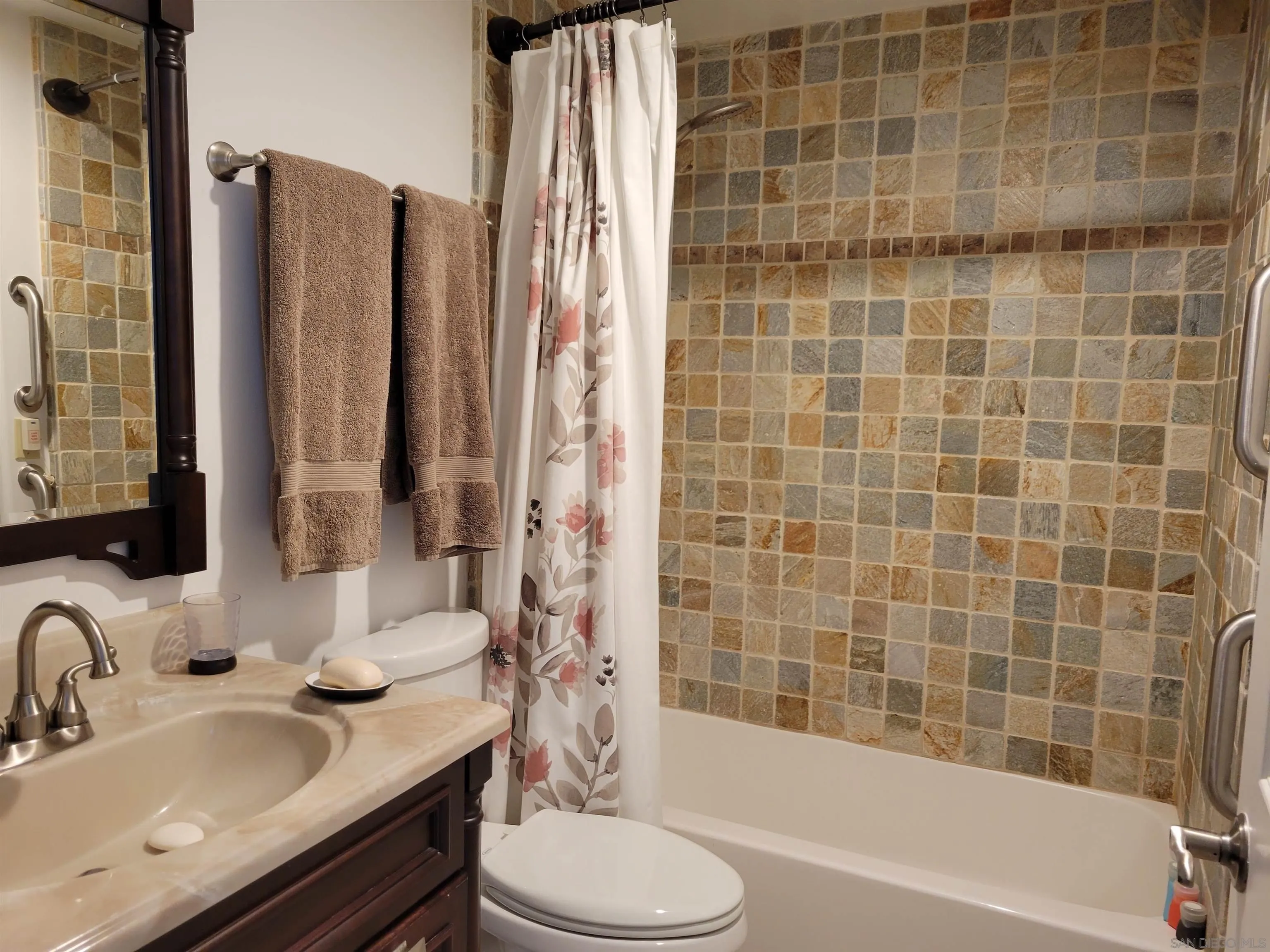 https://cdn.realtyfeed.com/cdn/127/260015246/63d59d4ee91910b17db5db3a427e0ec8.webp