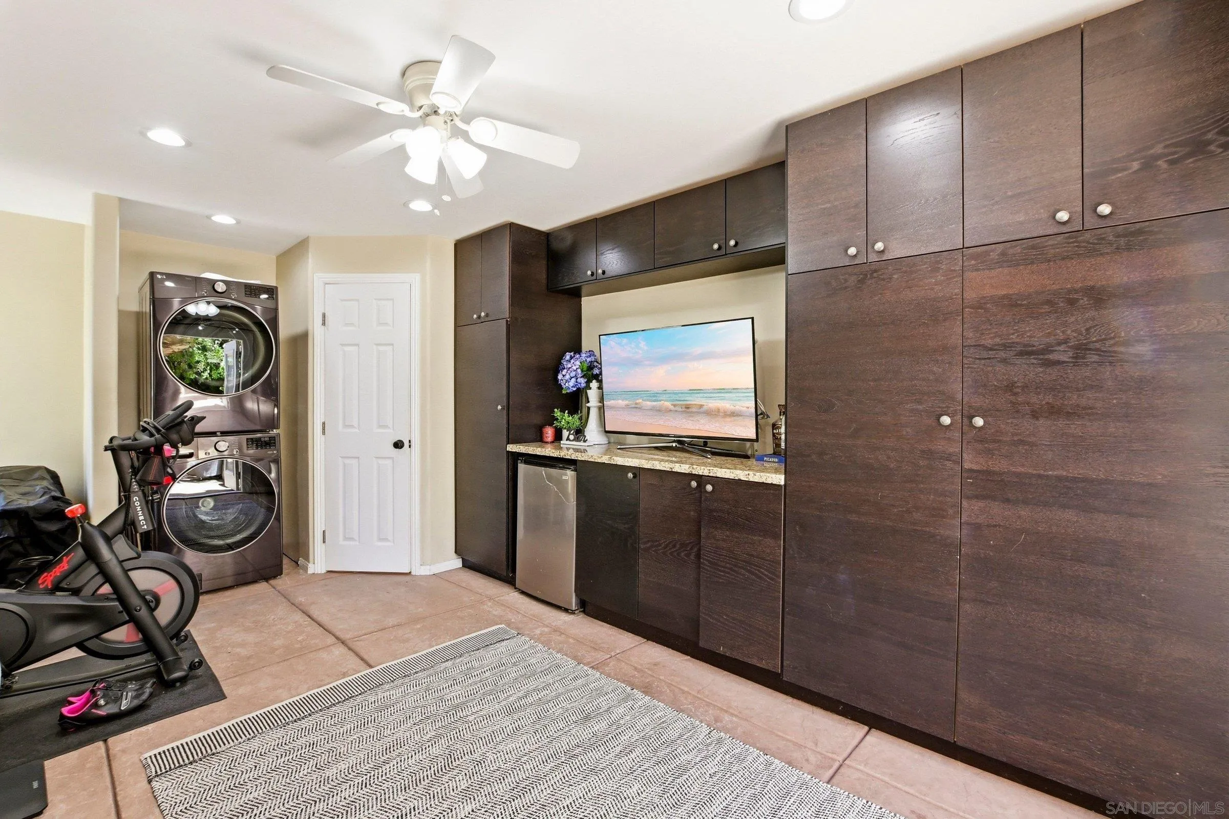 https://cdn.realtyfeed.com/cdn/127/260015250/79fb9c7f8f68eb7c2d33b597721d69c8.webp