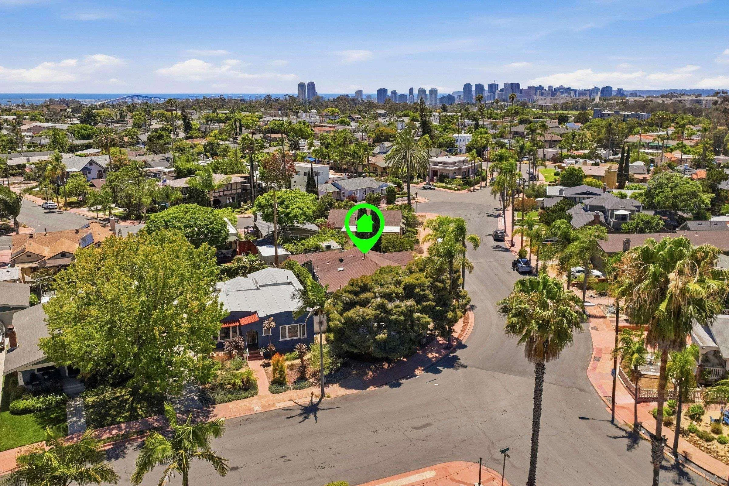 https://cdn.realtyfeed.com/cdn/127/260015250/8249fb53bfc06f206ae8b18f87800c84.webp
