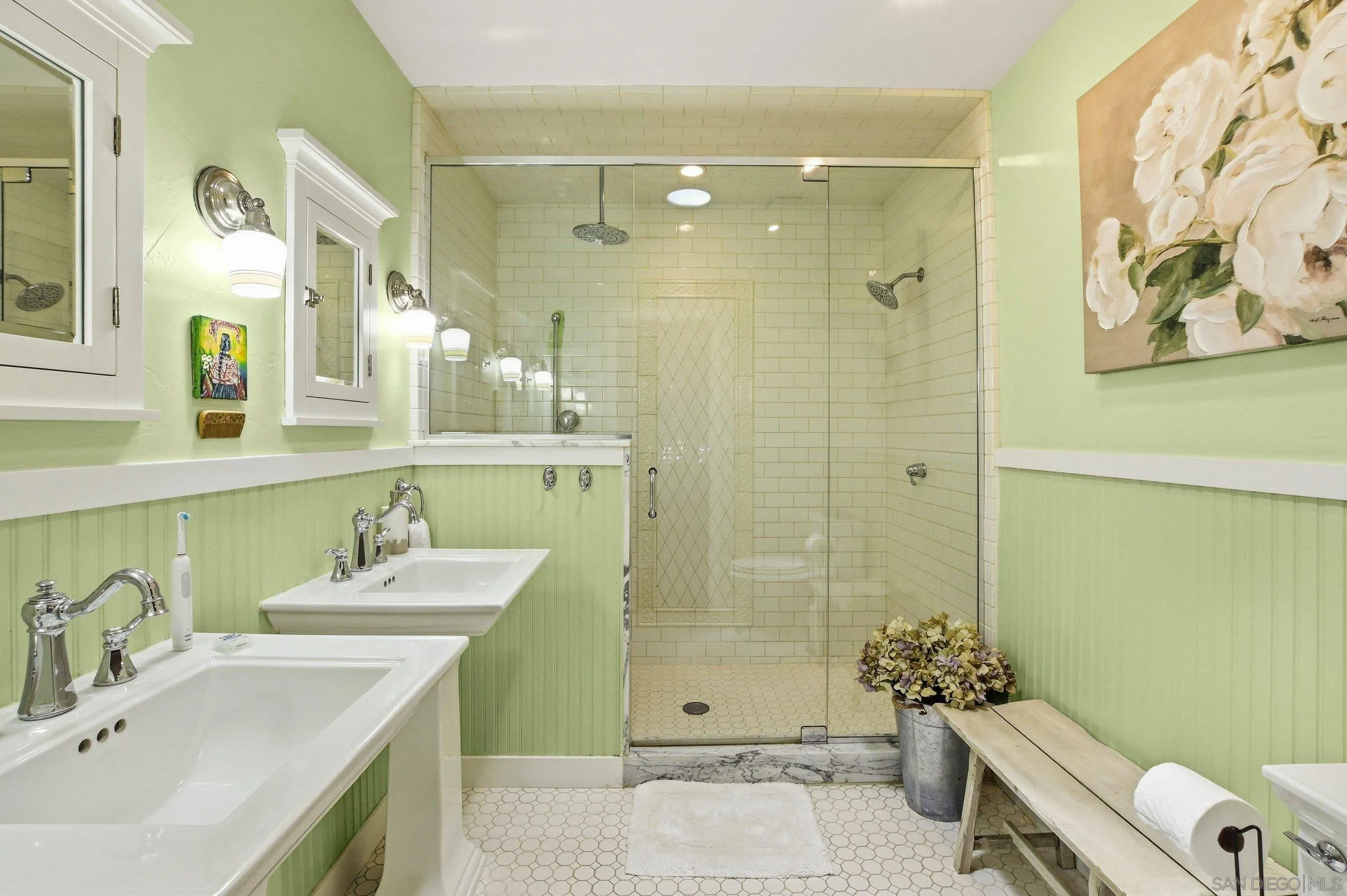 https://cdn.realtyfeed.com/cdn/127/260015250/8793557d940510e2971333e9b093d9e2.webp