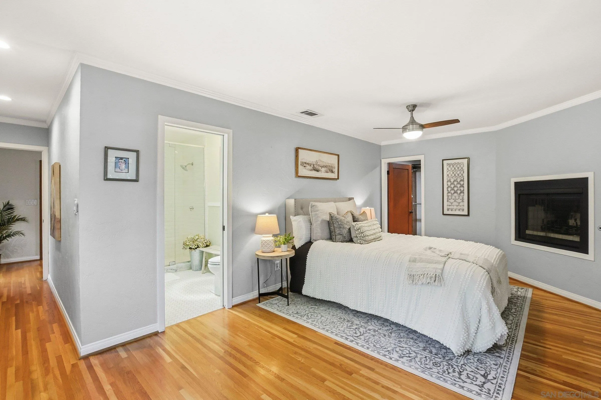 https://cdn.realtyfeed.com/cdn/127/260015250/956f52d7b0d5a6dab7b1f16de3161d29.webp