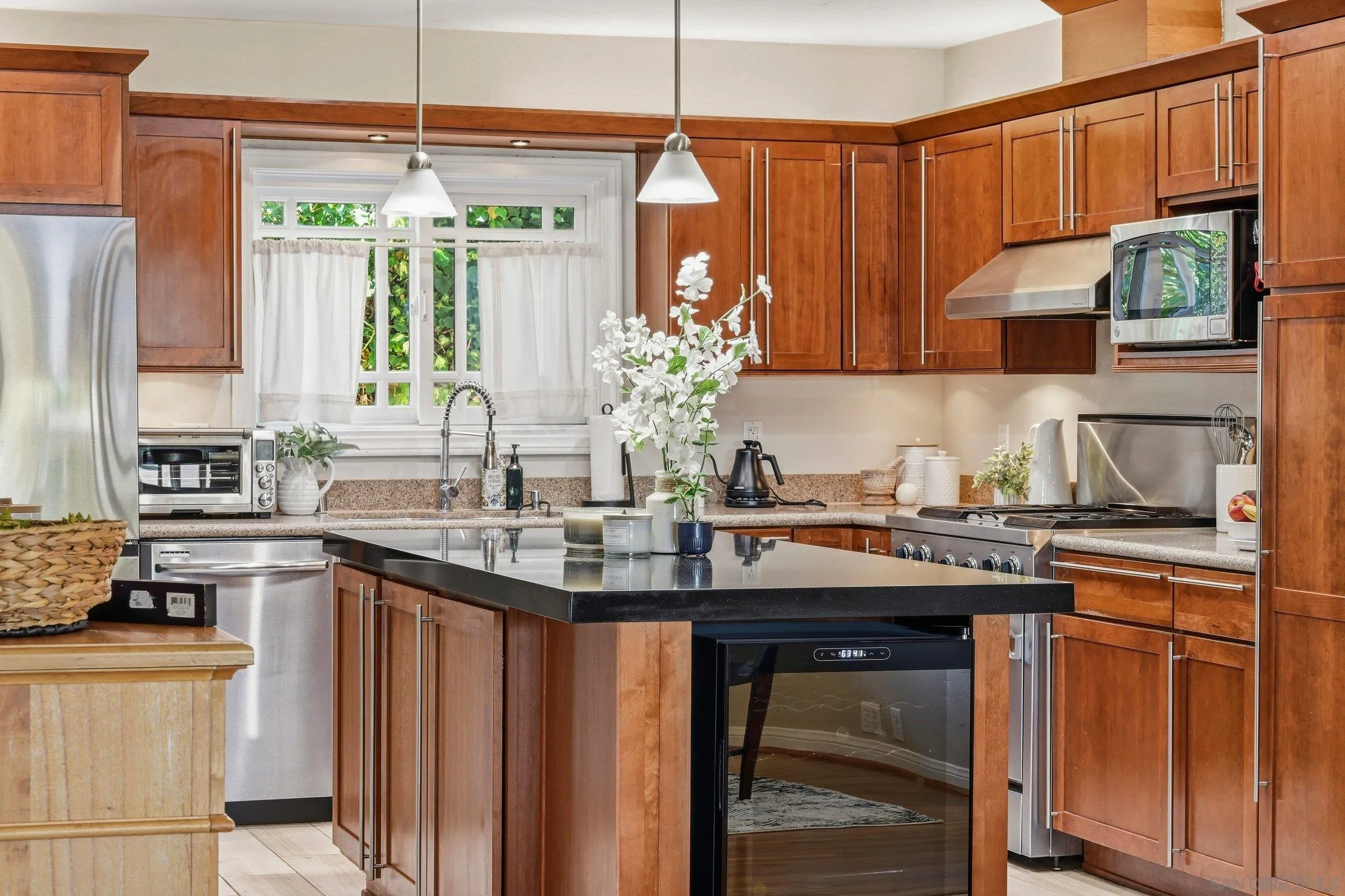 https://cdn.realtyfeed.com/cdn/127/260015250/98bd938cdbee2701597ce05c20a76099.webp